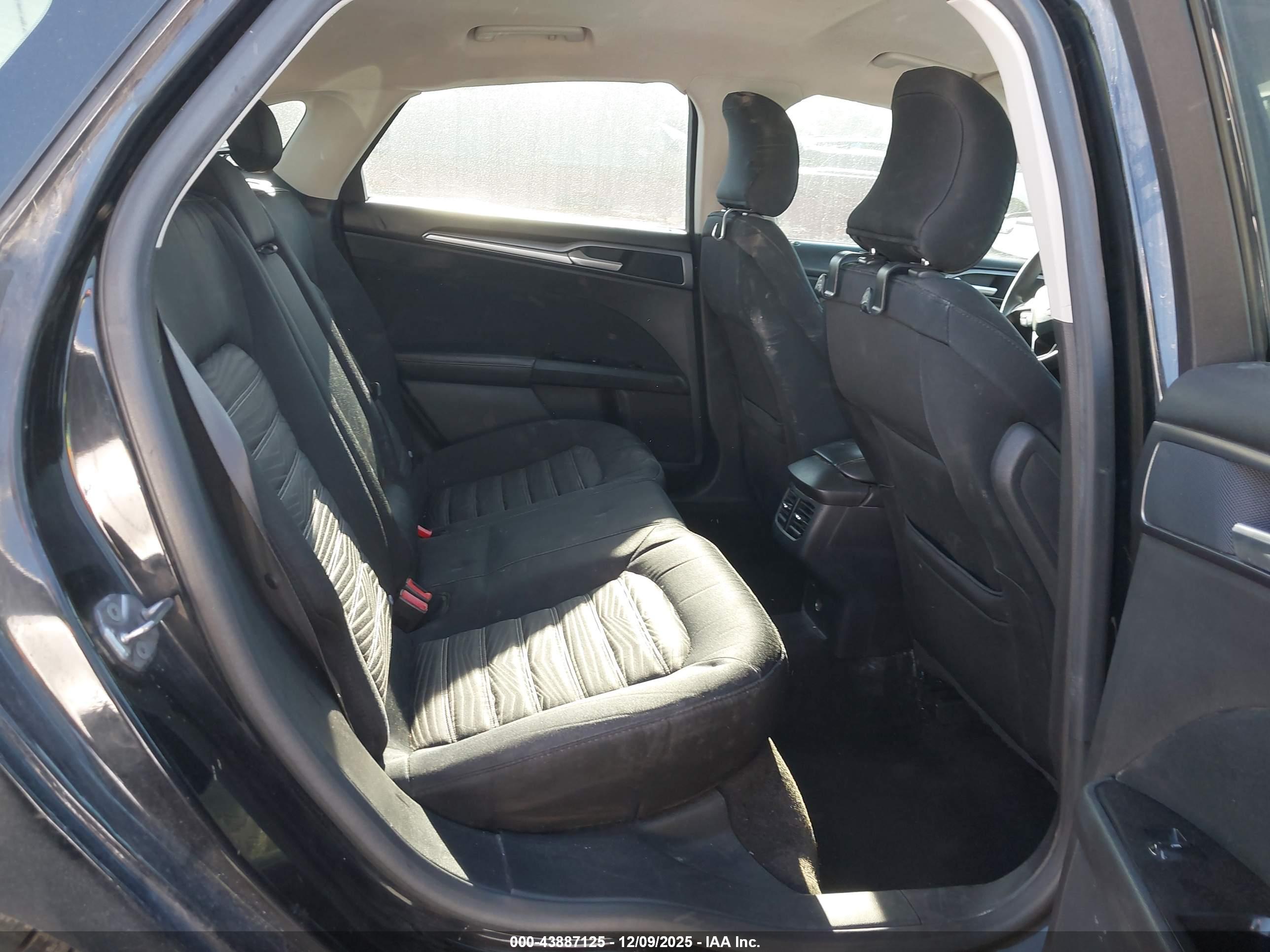FORD FUSION image 8