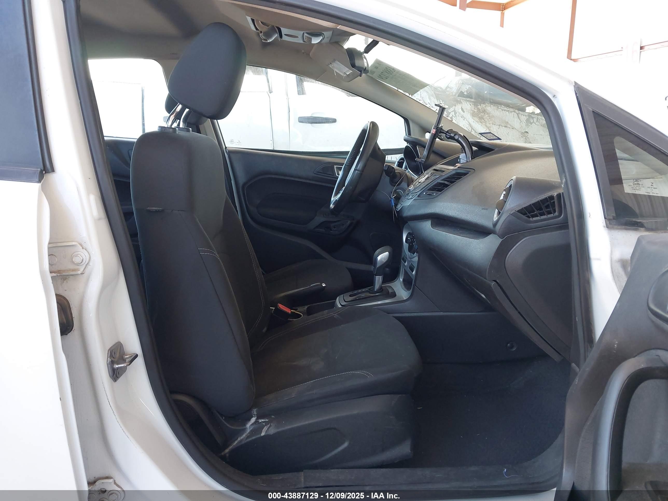 FORD FIESTA image 5