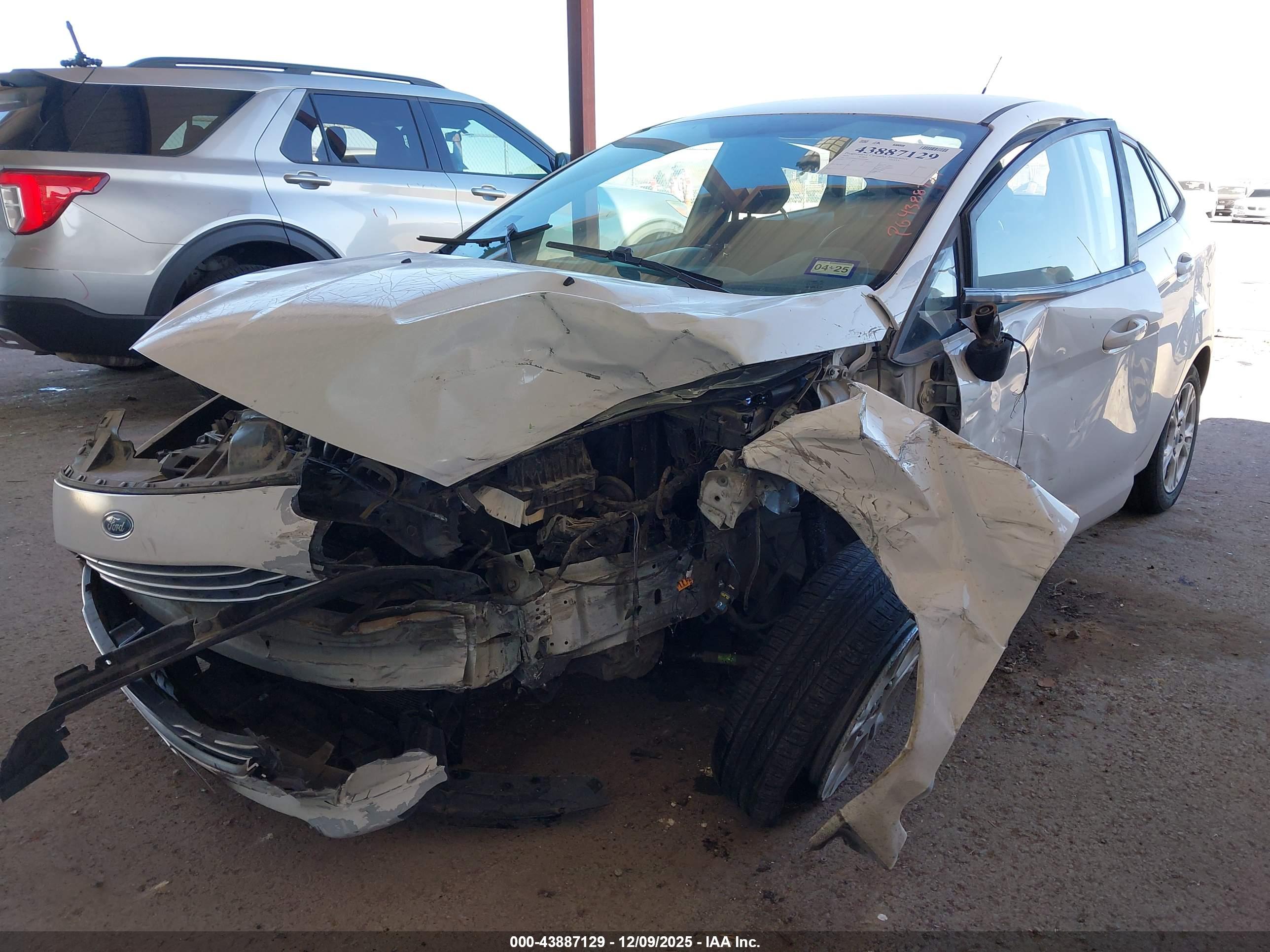 FORD FIESTA image 6