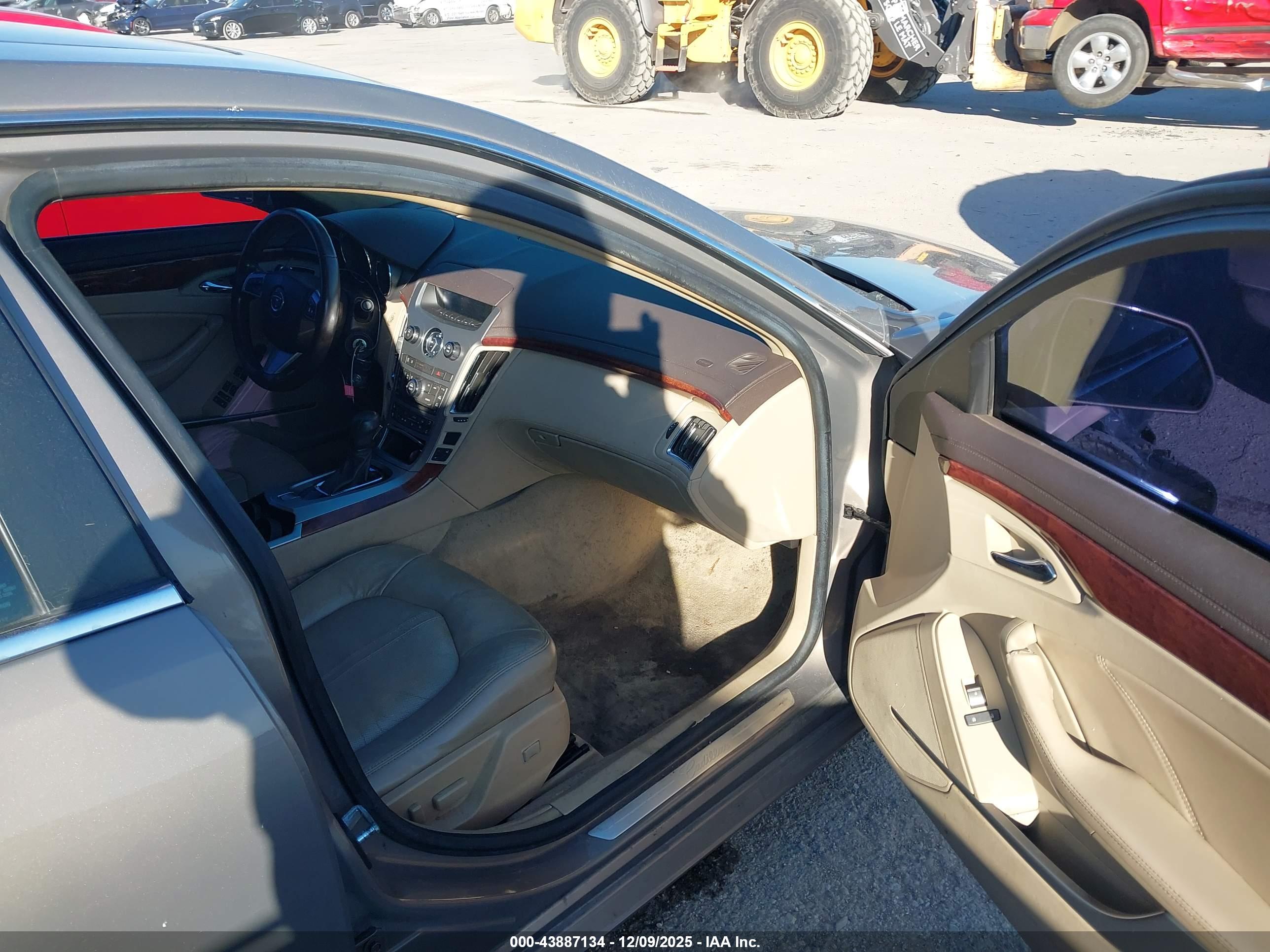 CADILLAC CTS image 5