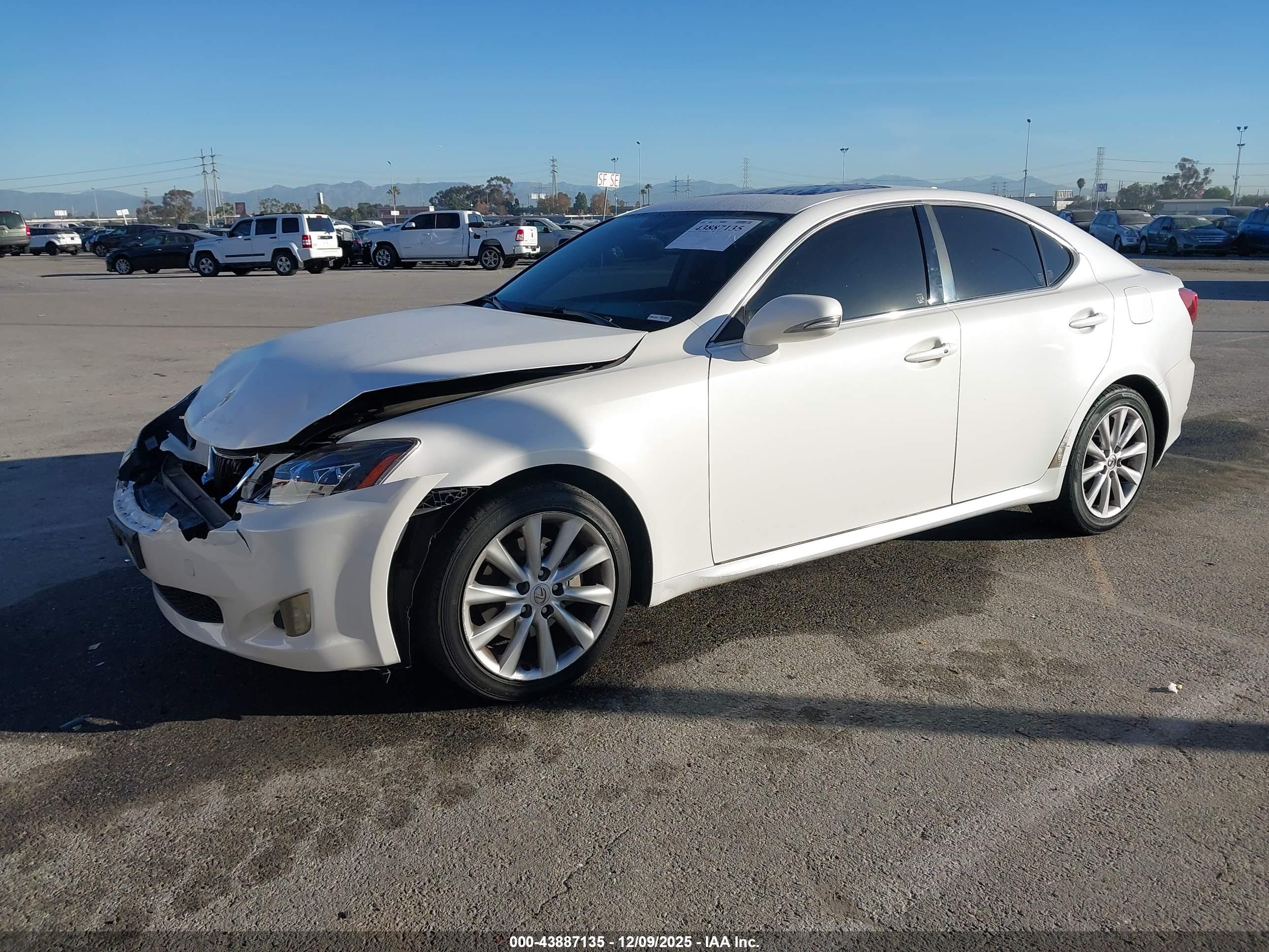 LEXUS IS image 2