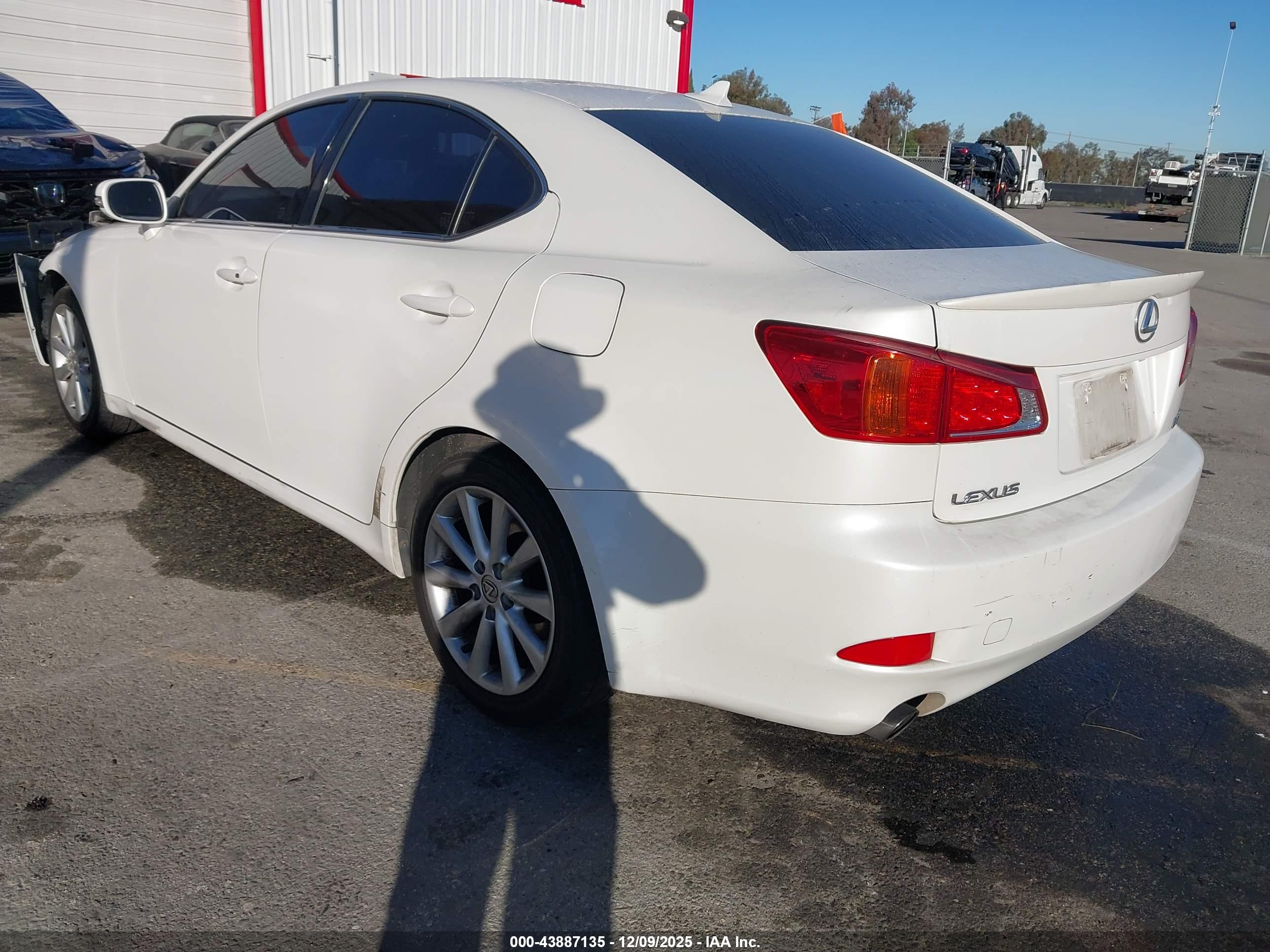 LEXUS IS image 3