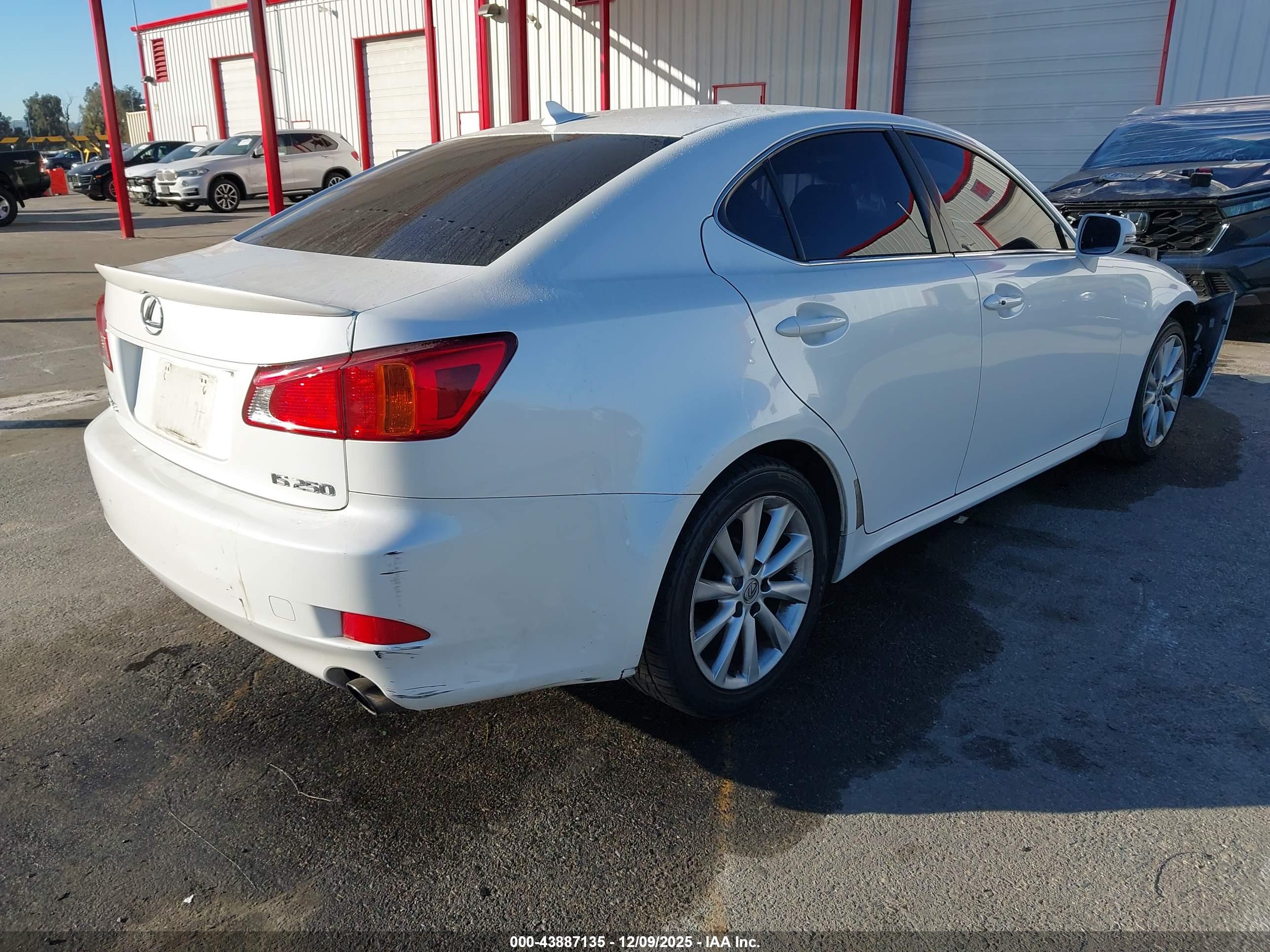 LEXUS IS image 4
