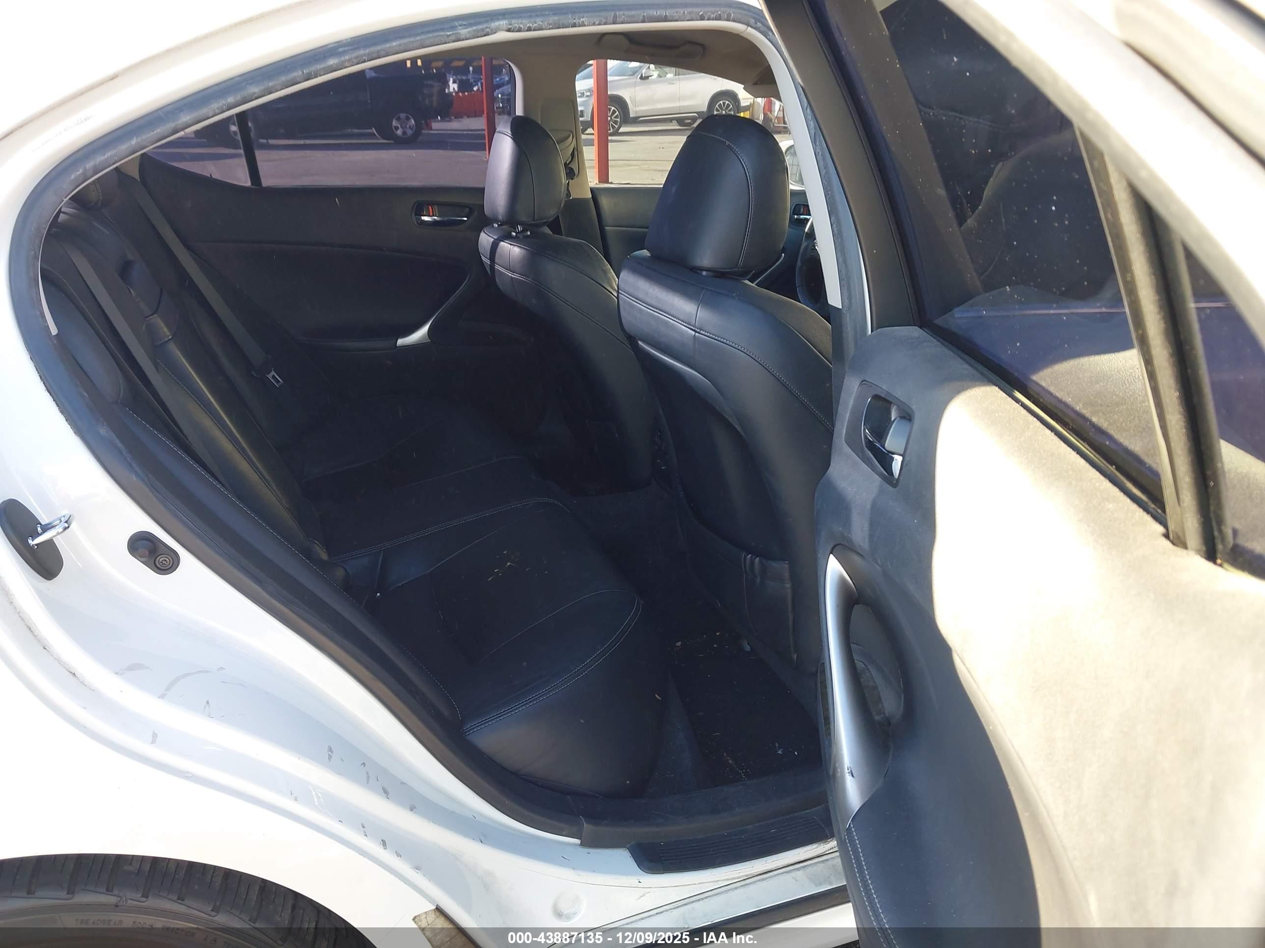 LEXUS IS image 8