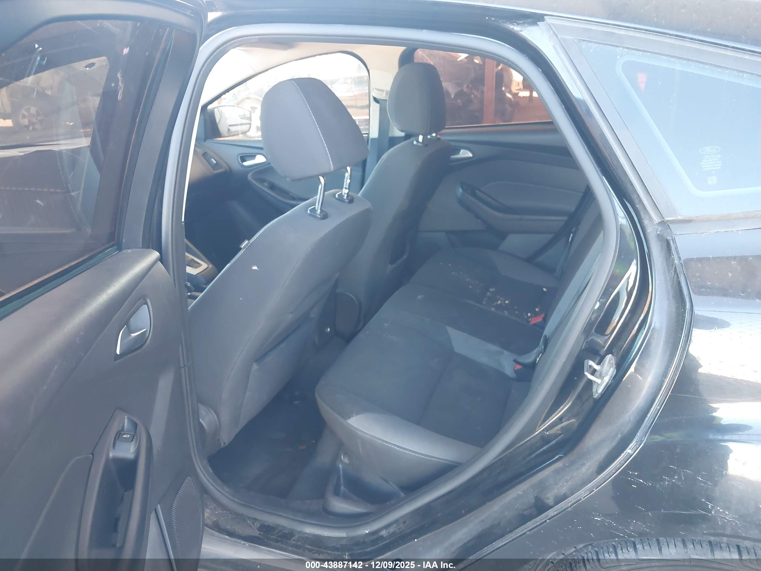 FORD FOCUS image 8