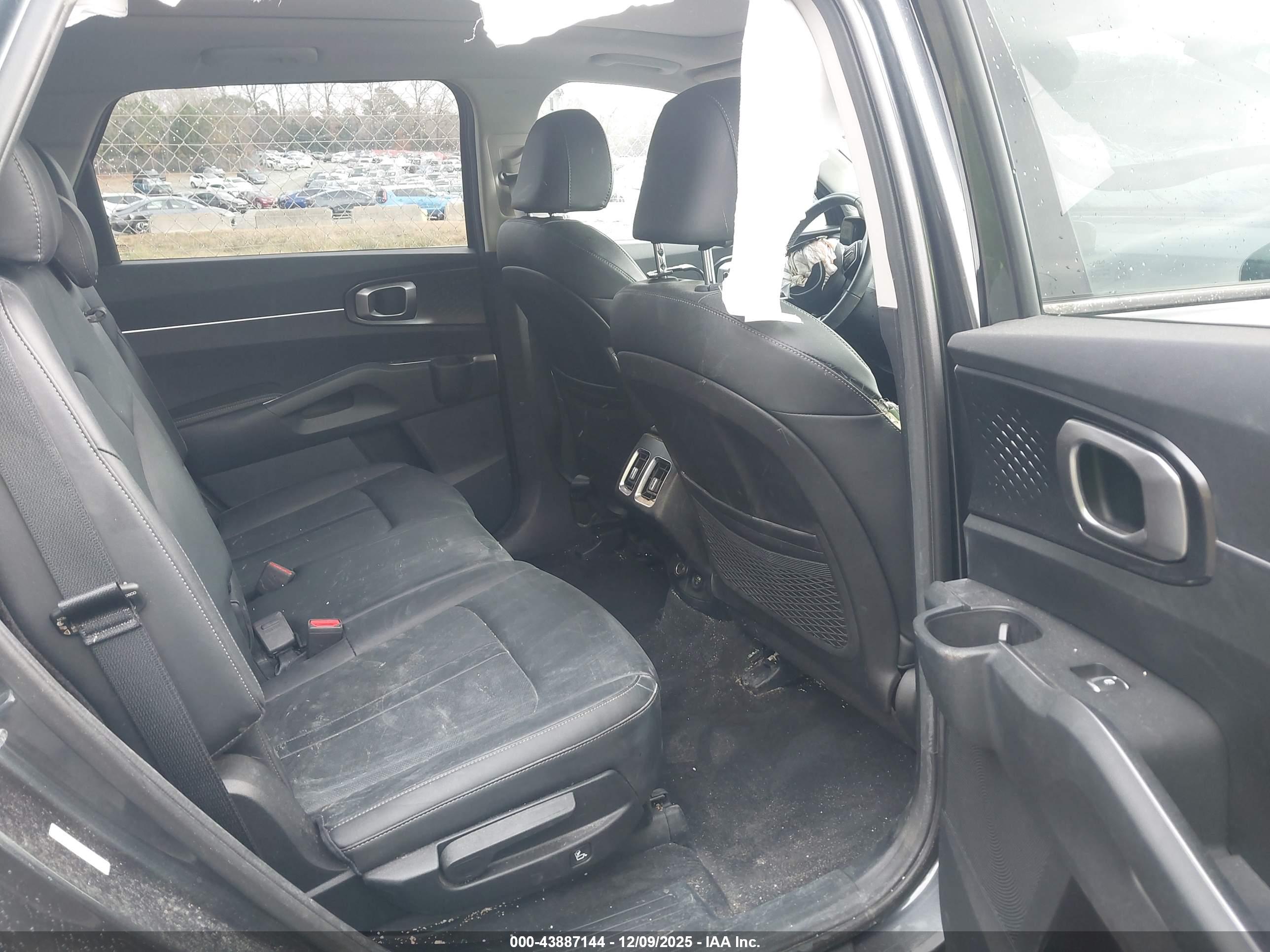 KIA SORENTO image 8