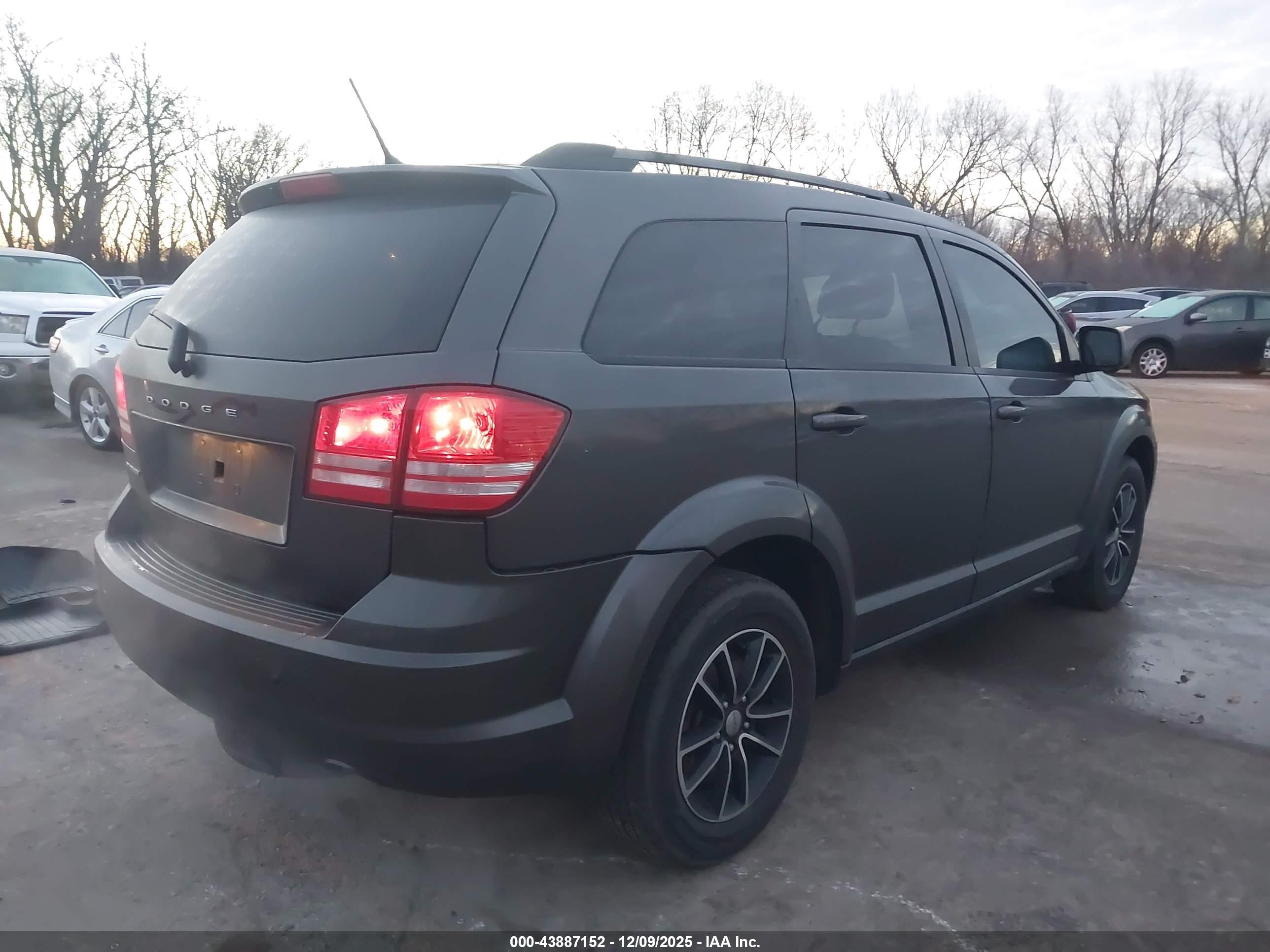 DODGE JOURNEY image 4