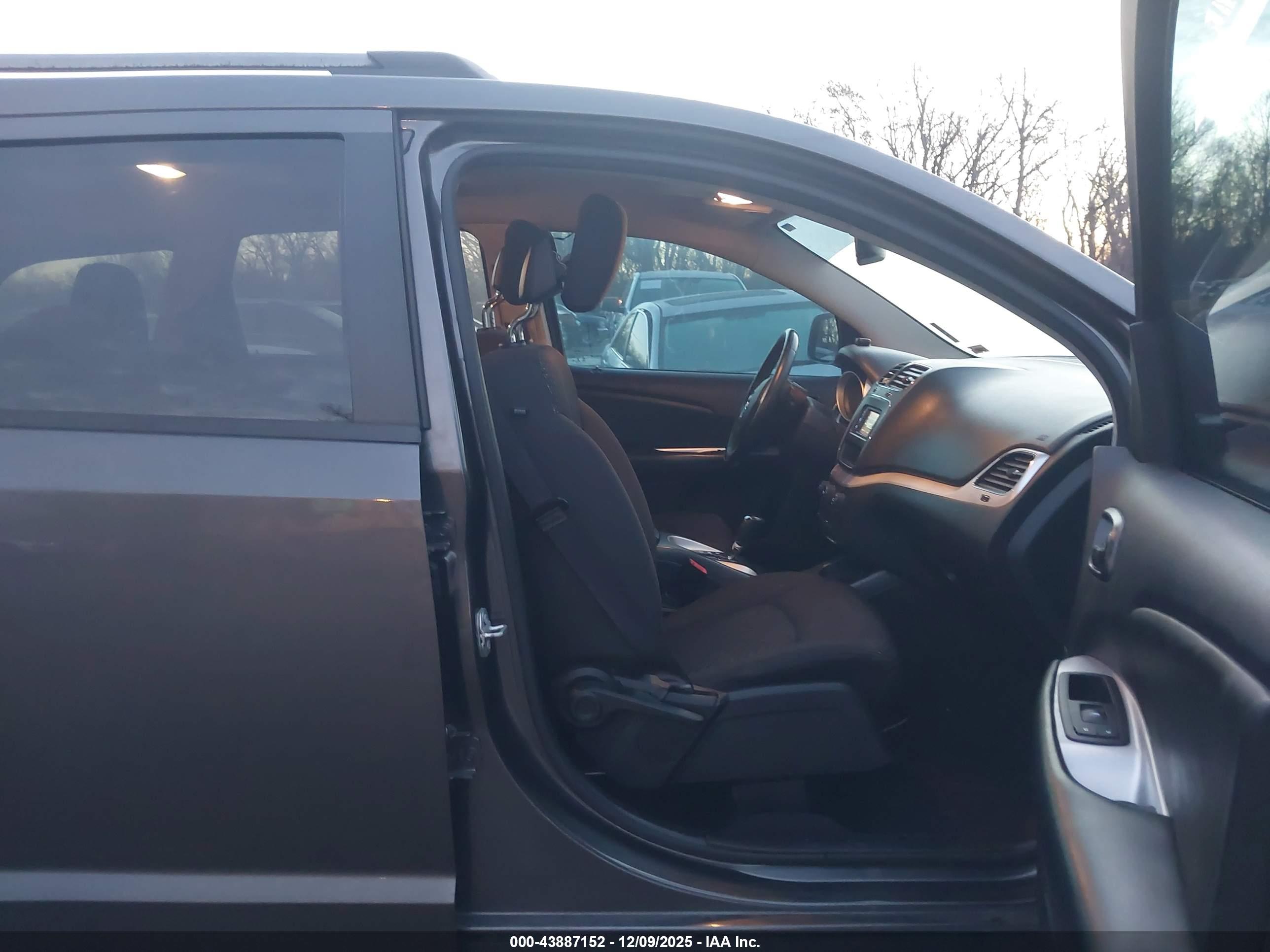 DODGE JOURNEY image 5