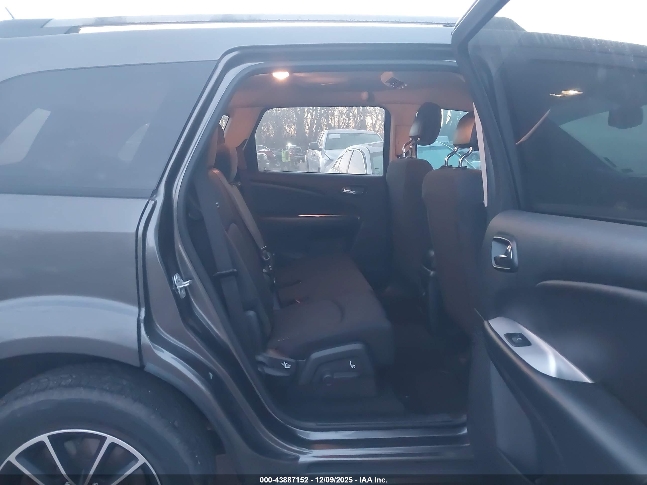 DODGE JOURNEY image 8