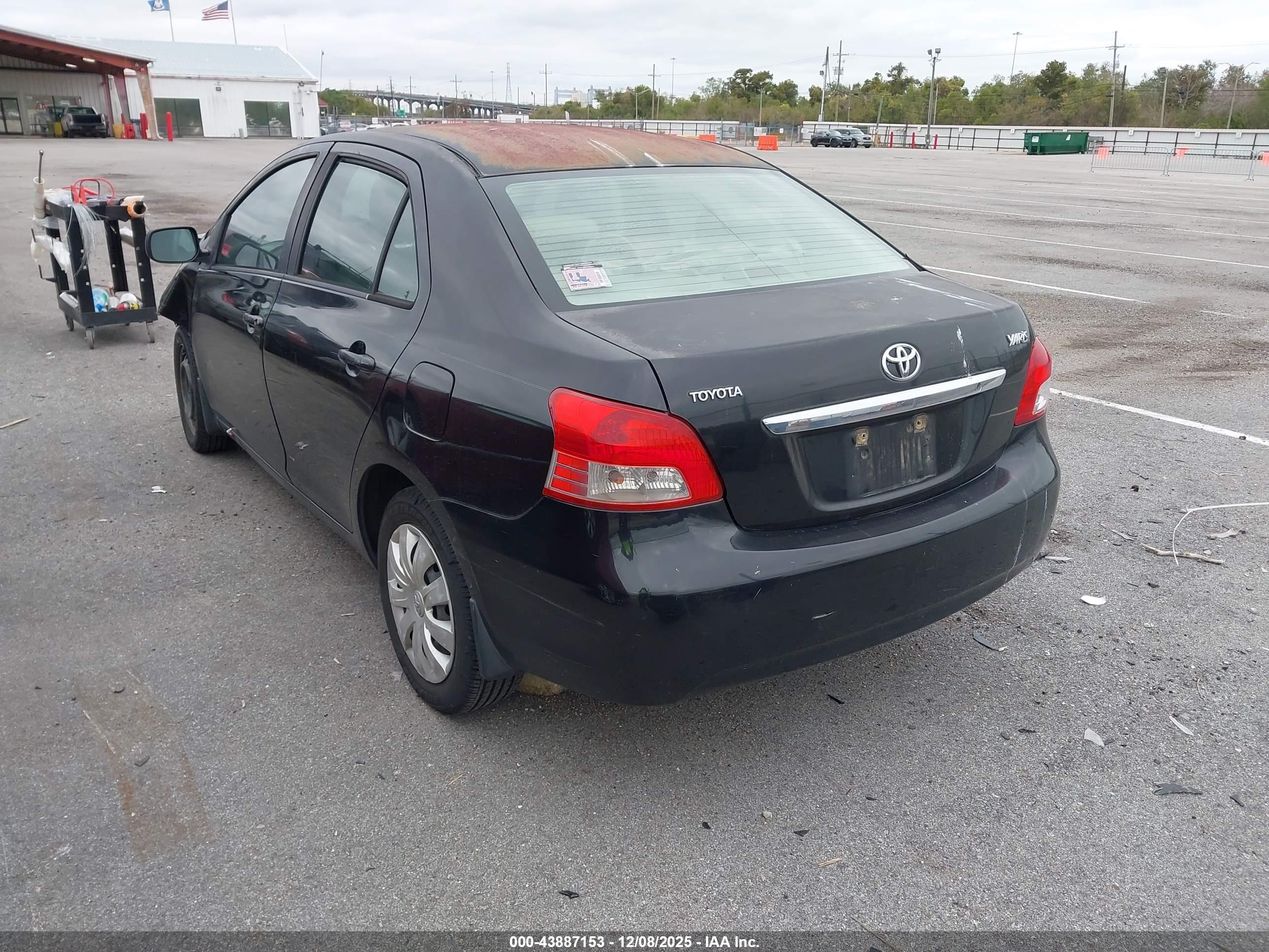 TOYOTA YARIS image 3