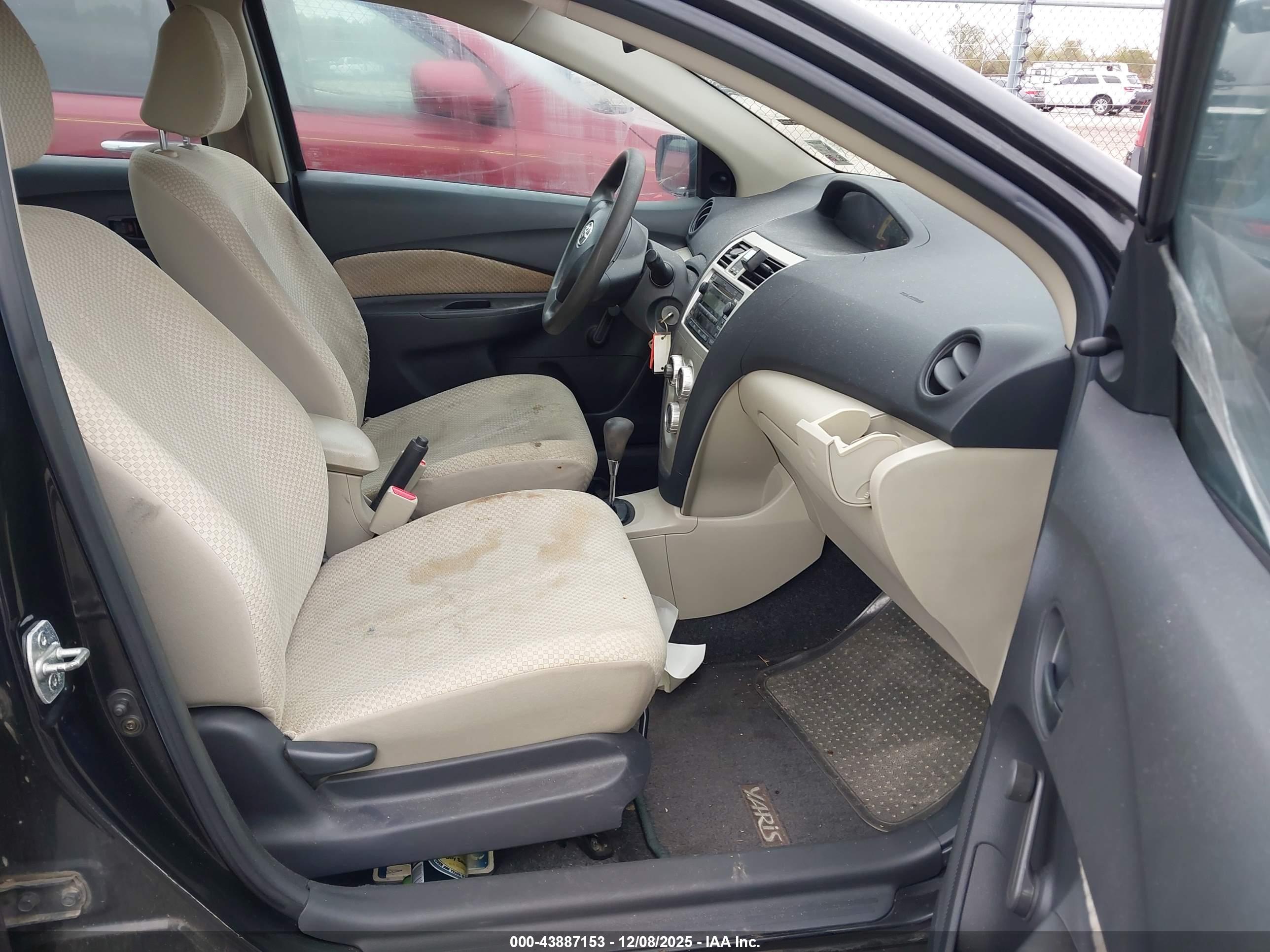 TOYOTA YARIS image 5
