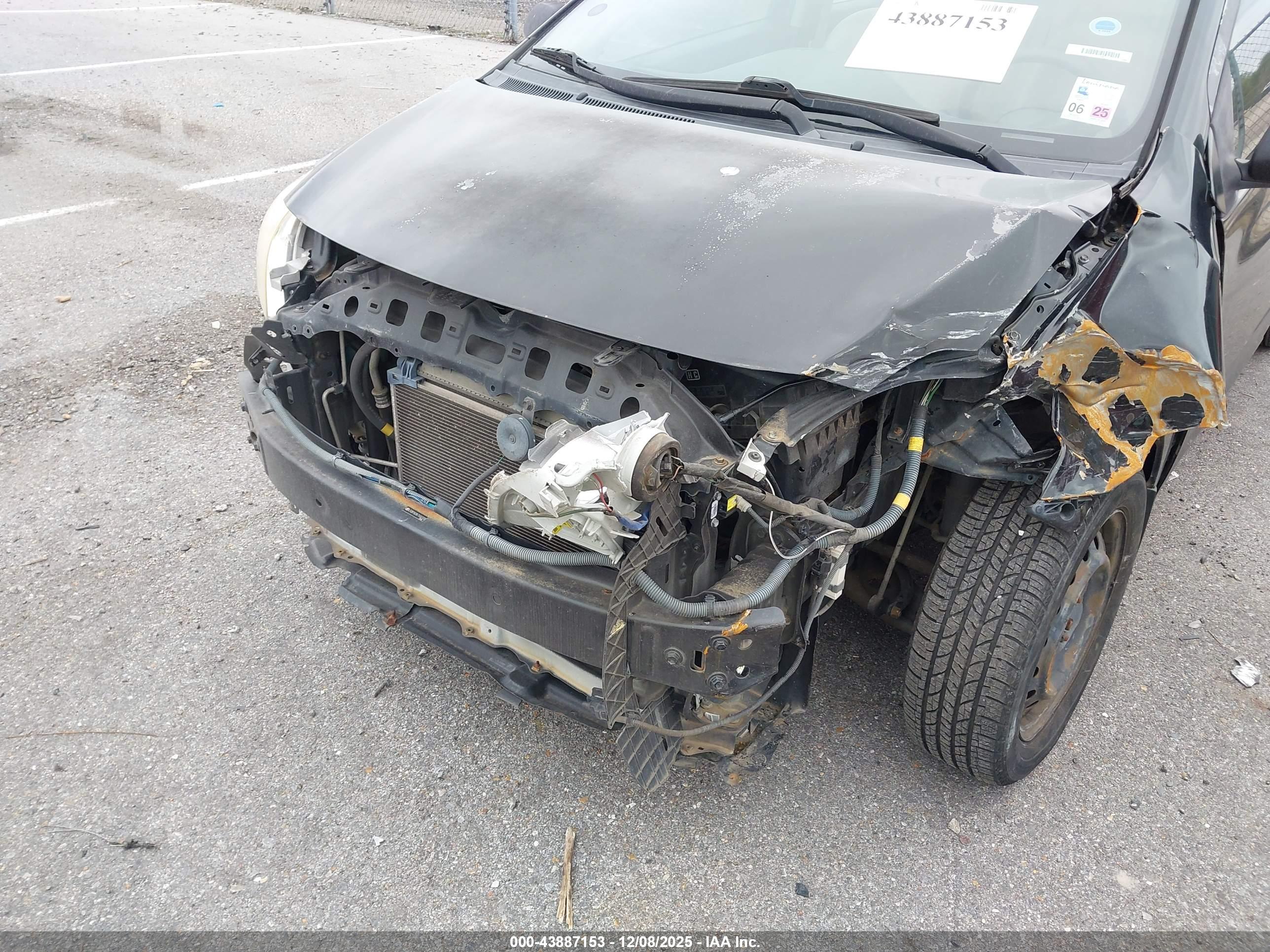 TOYOTA YARIS image 6