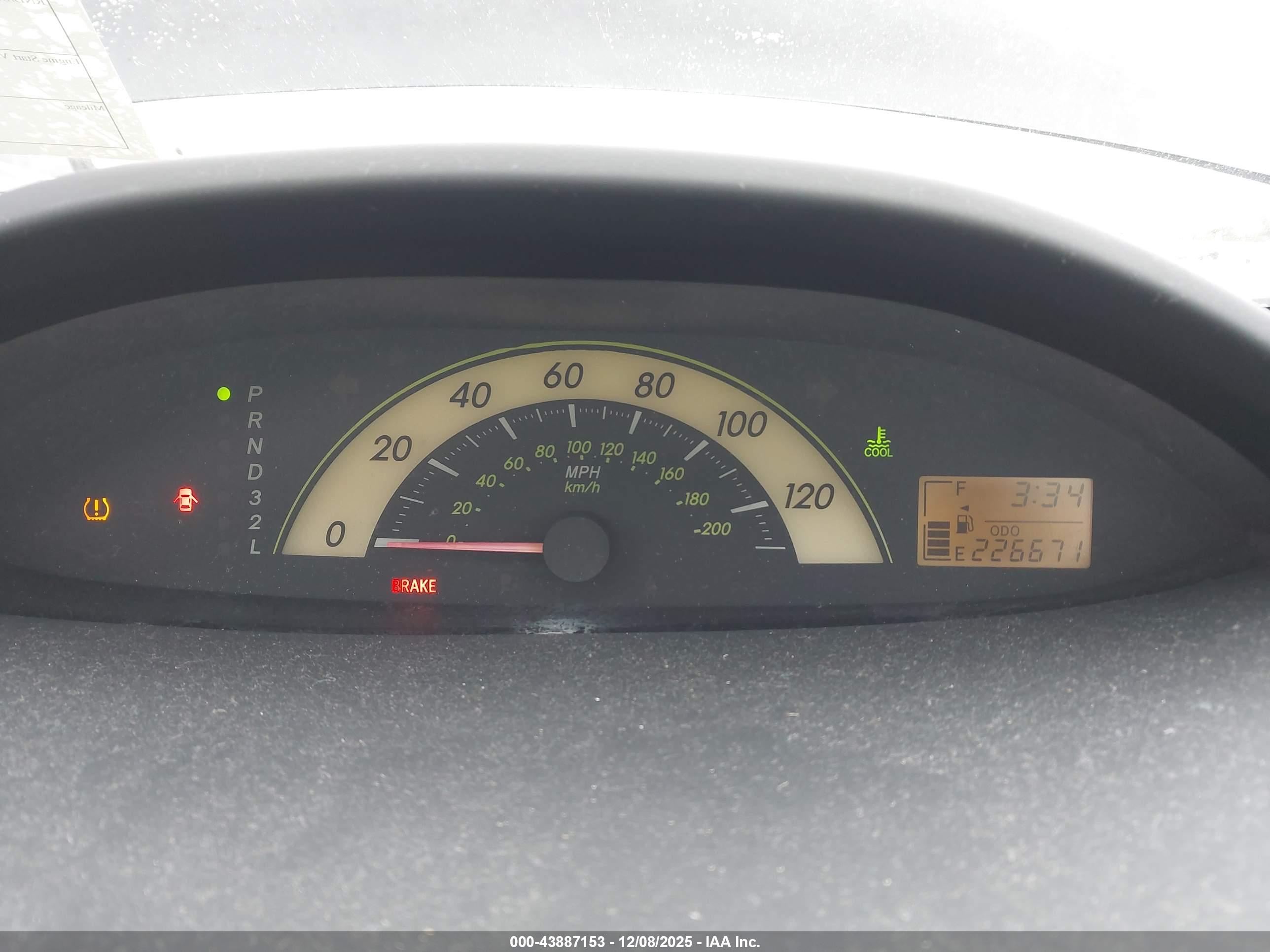 TOYOTA YARIS image 7