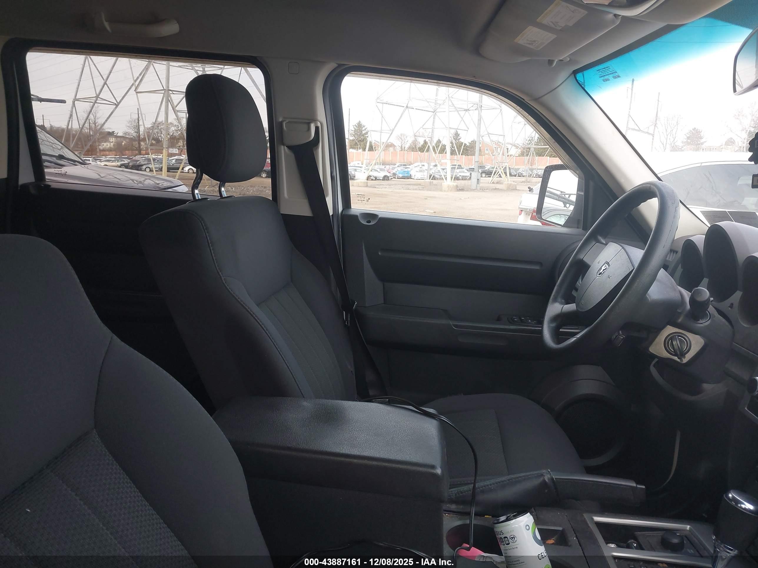 DODGE NITRO image 5