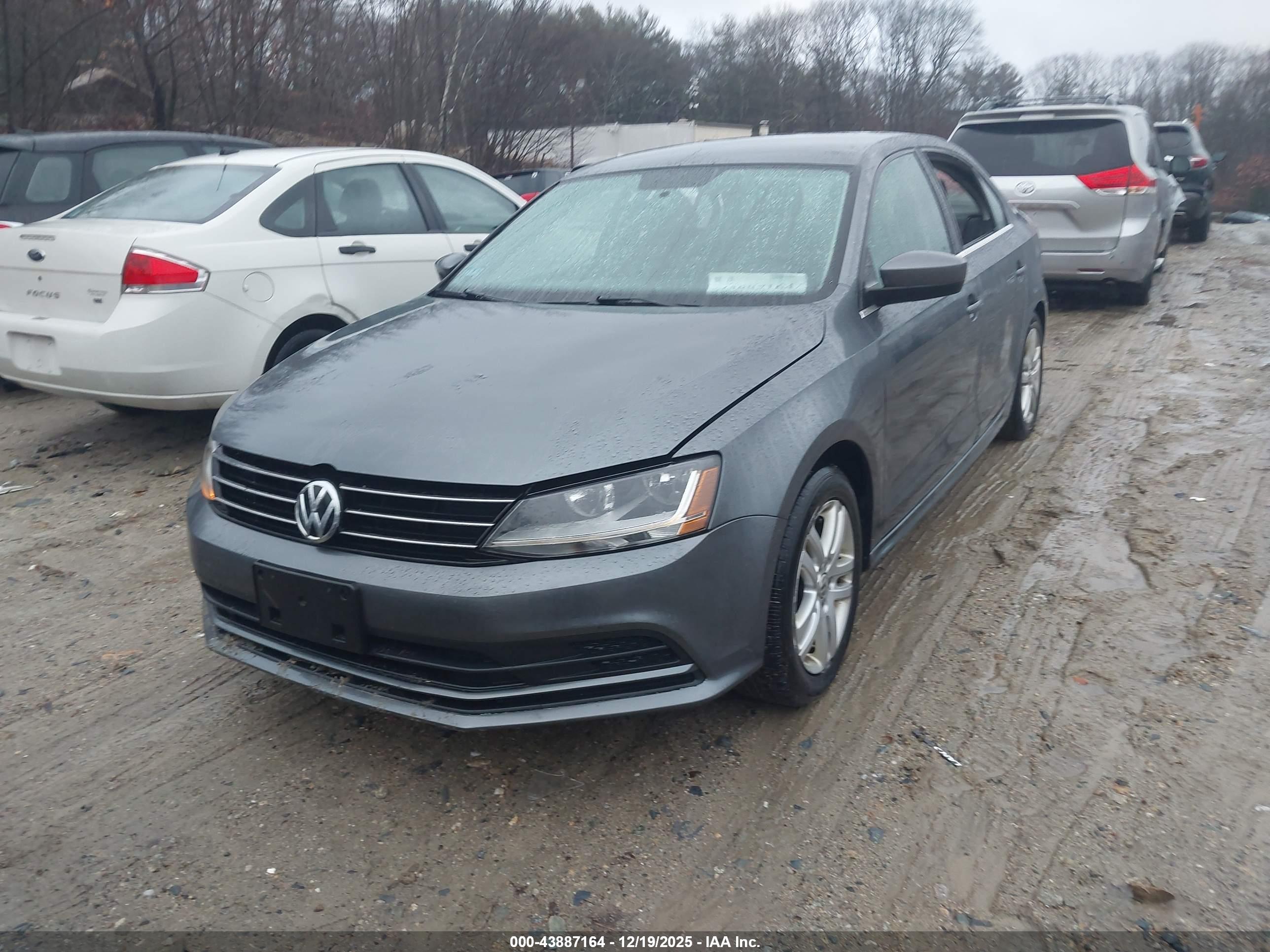 VOLKSWAGEN JETTA image 2