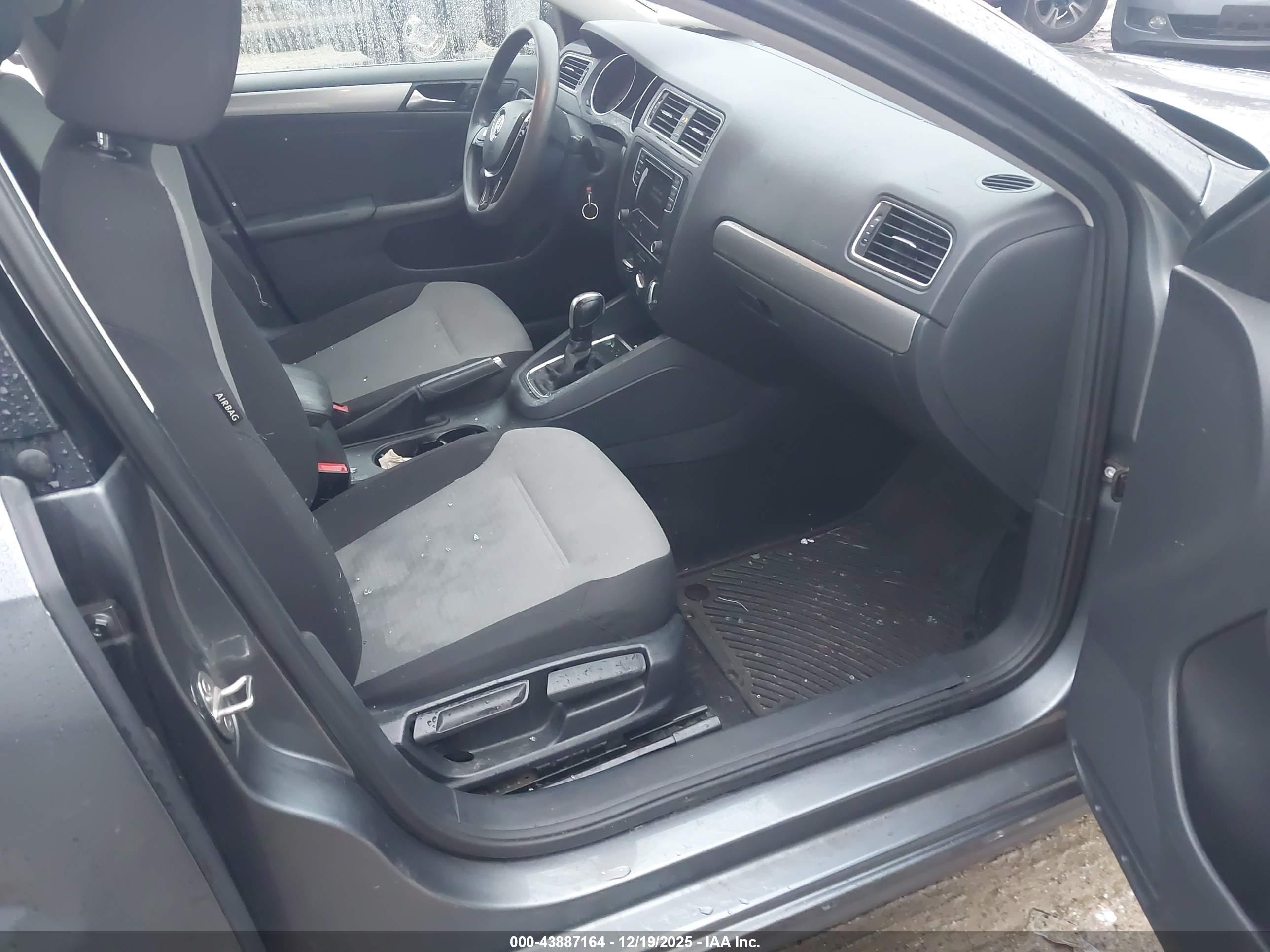VOLKSWAGEN JETTA image 5