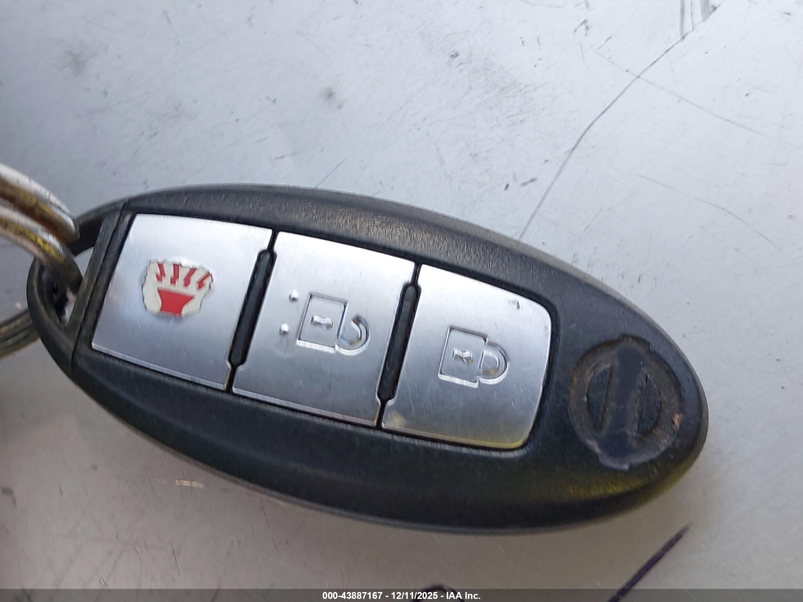 NISSAN ROGUE image 11