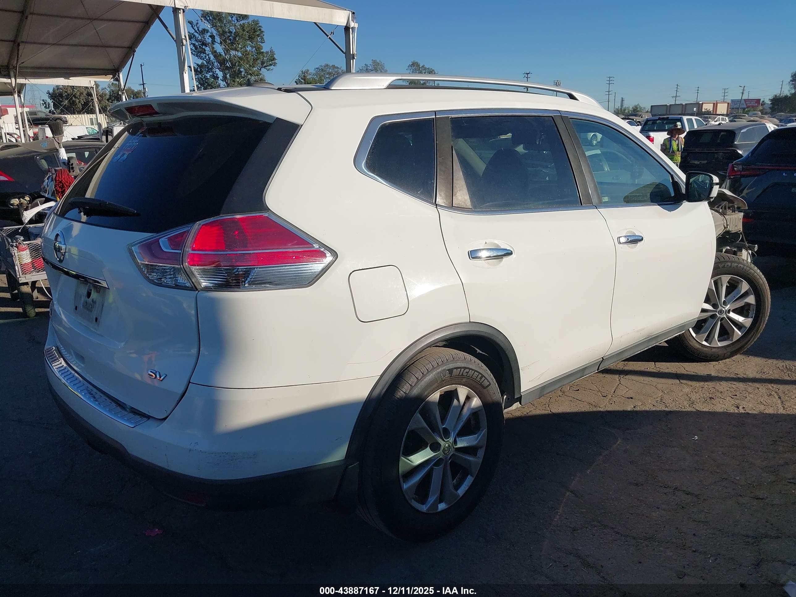 NISSAN ROGUE image 4