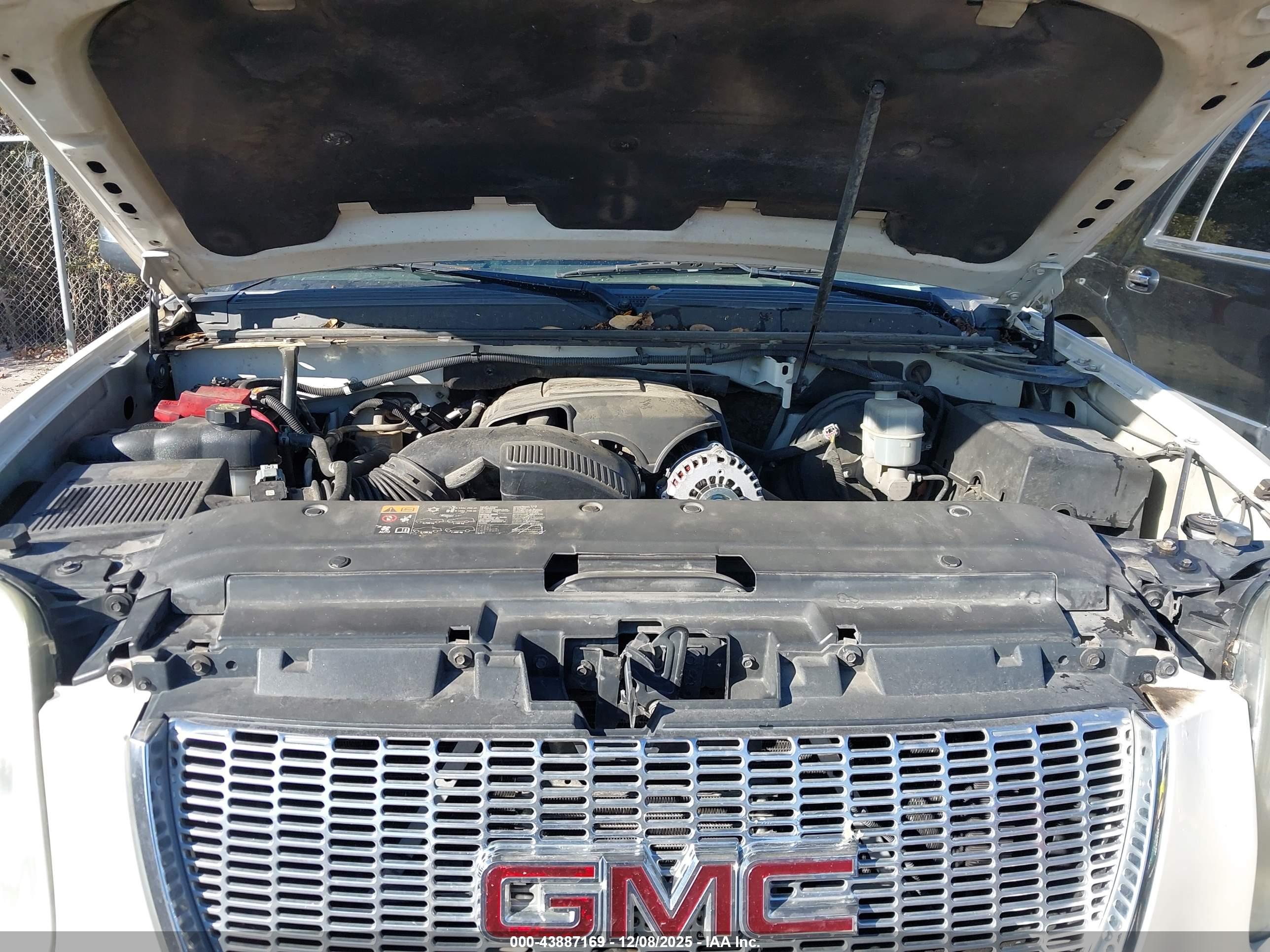 GMC YUKON image 10