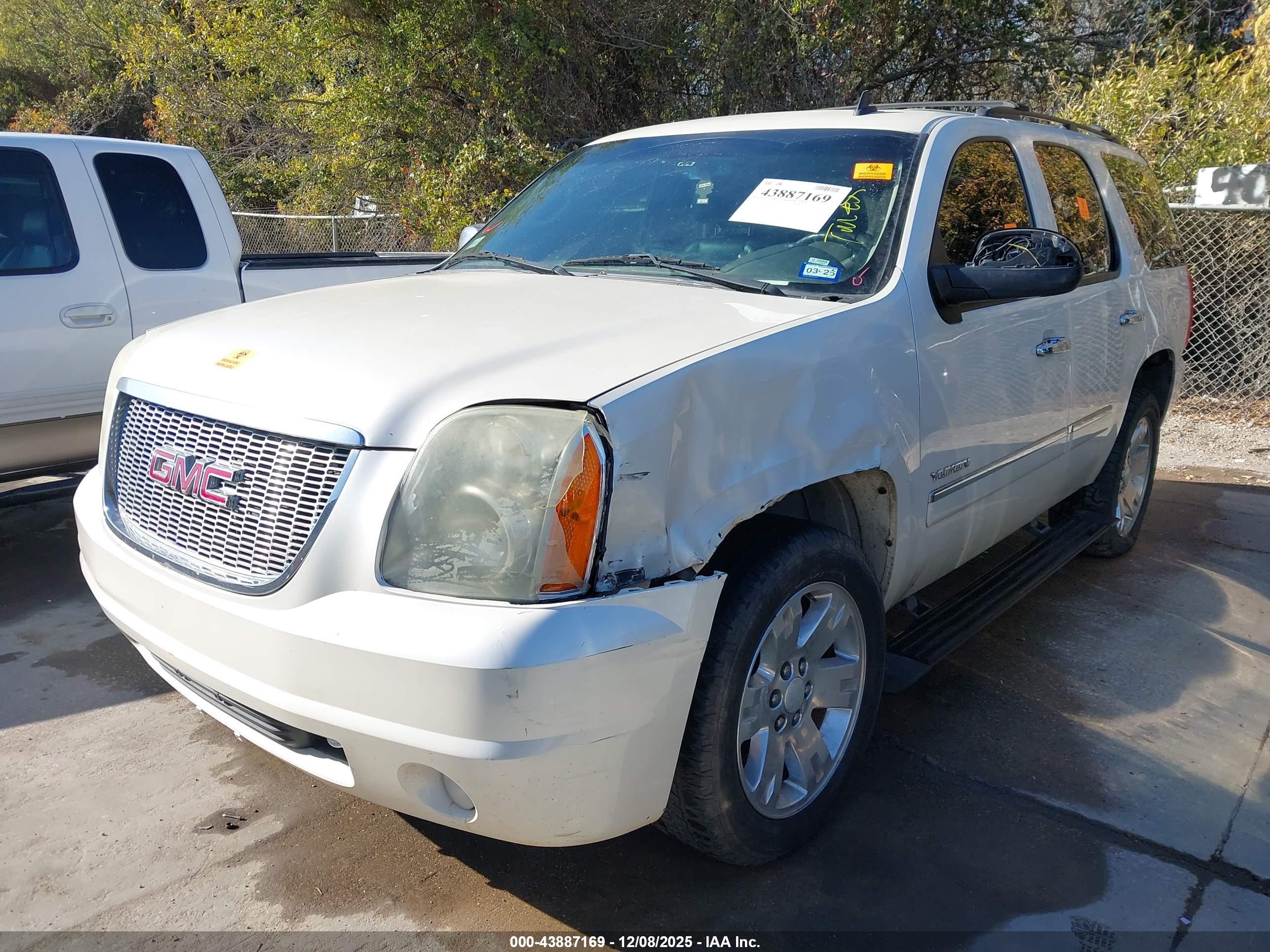 GMC YUKON image 2