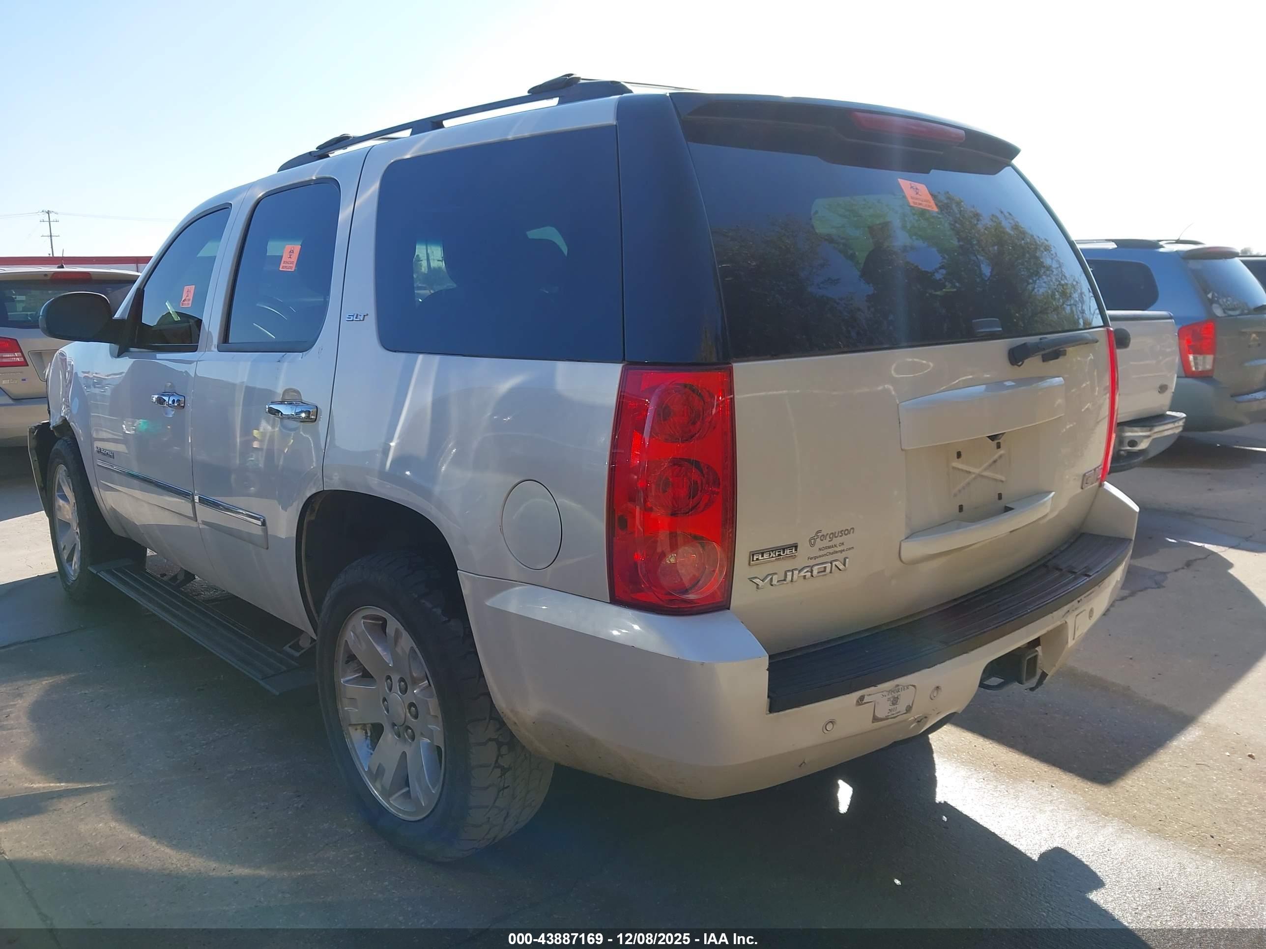 GMC YUKON image 3