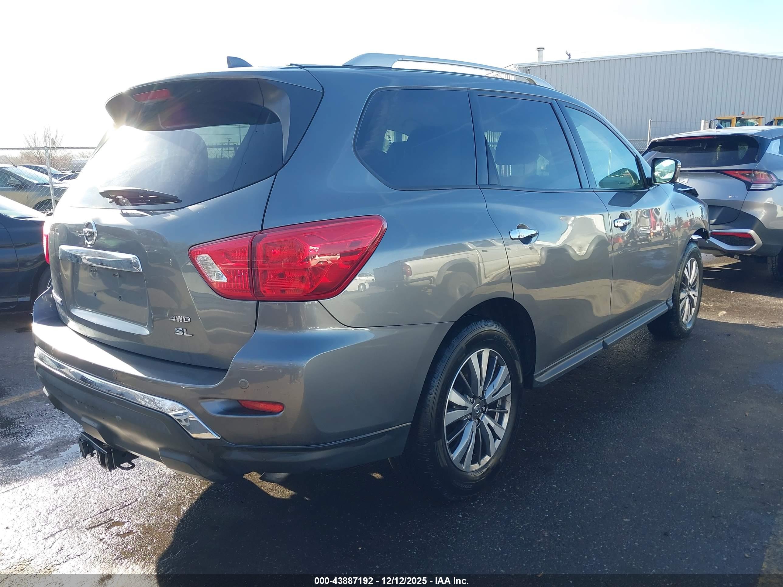 NISSAN PATHFINDER image 4