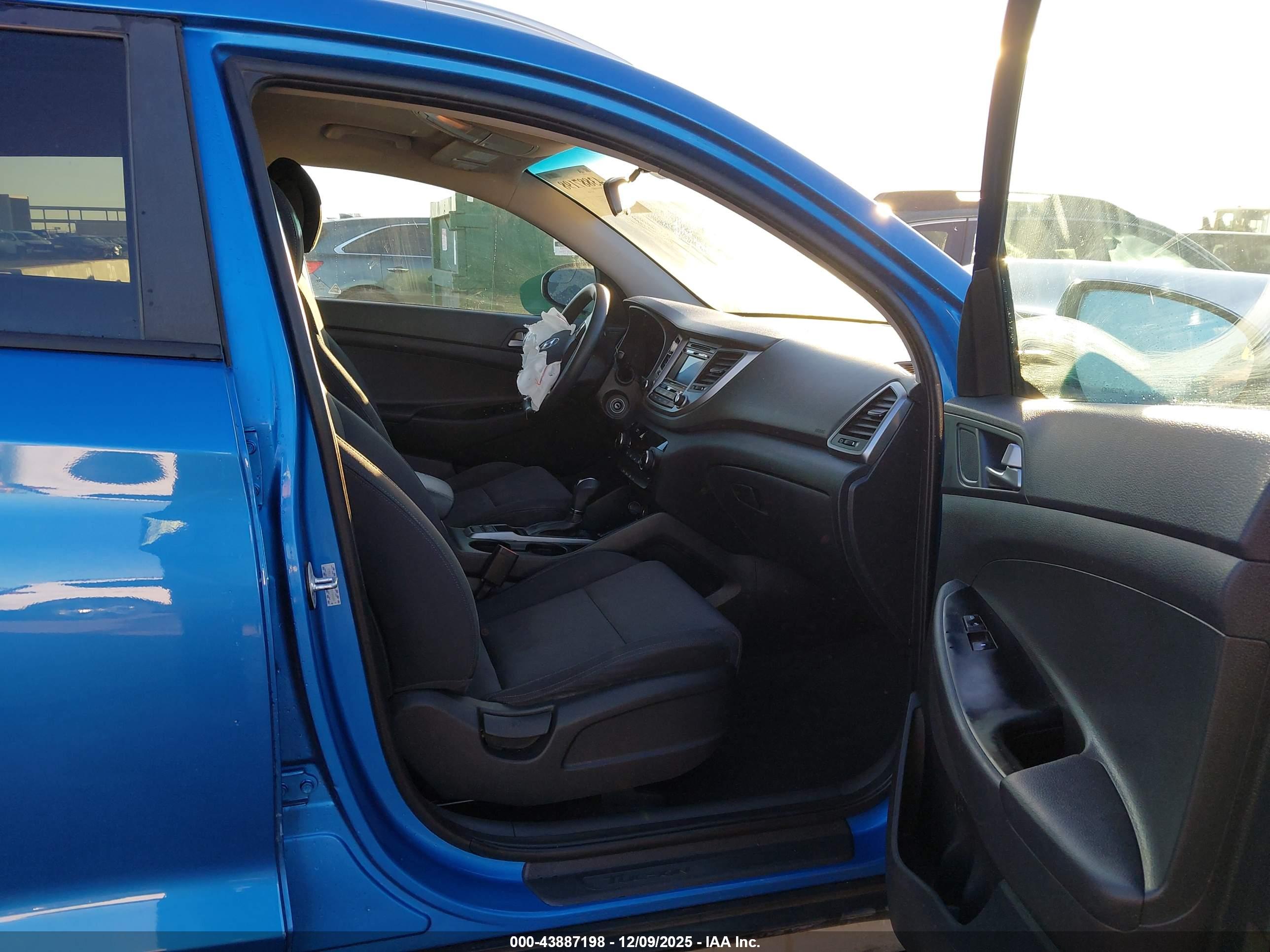 HYUNDAI TUCSON image 5