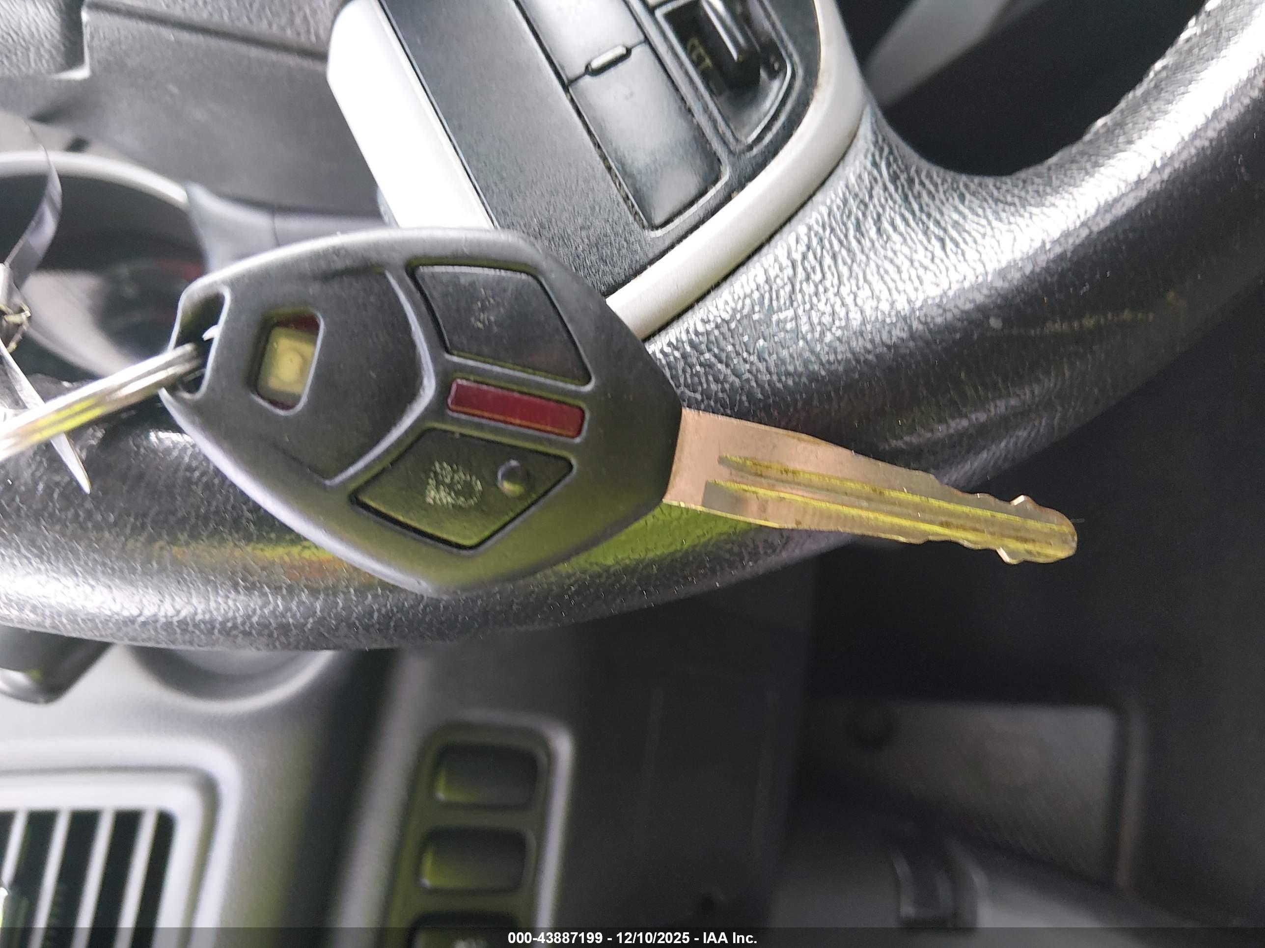 MITSUBISHI OUTLANDER image 11