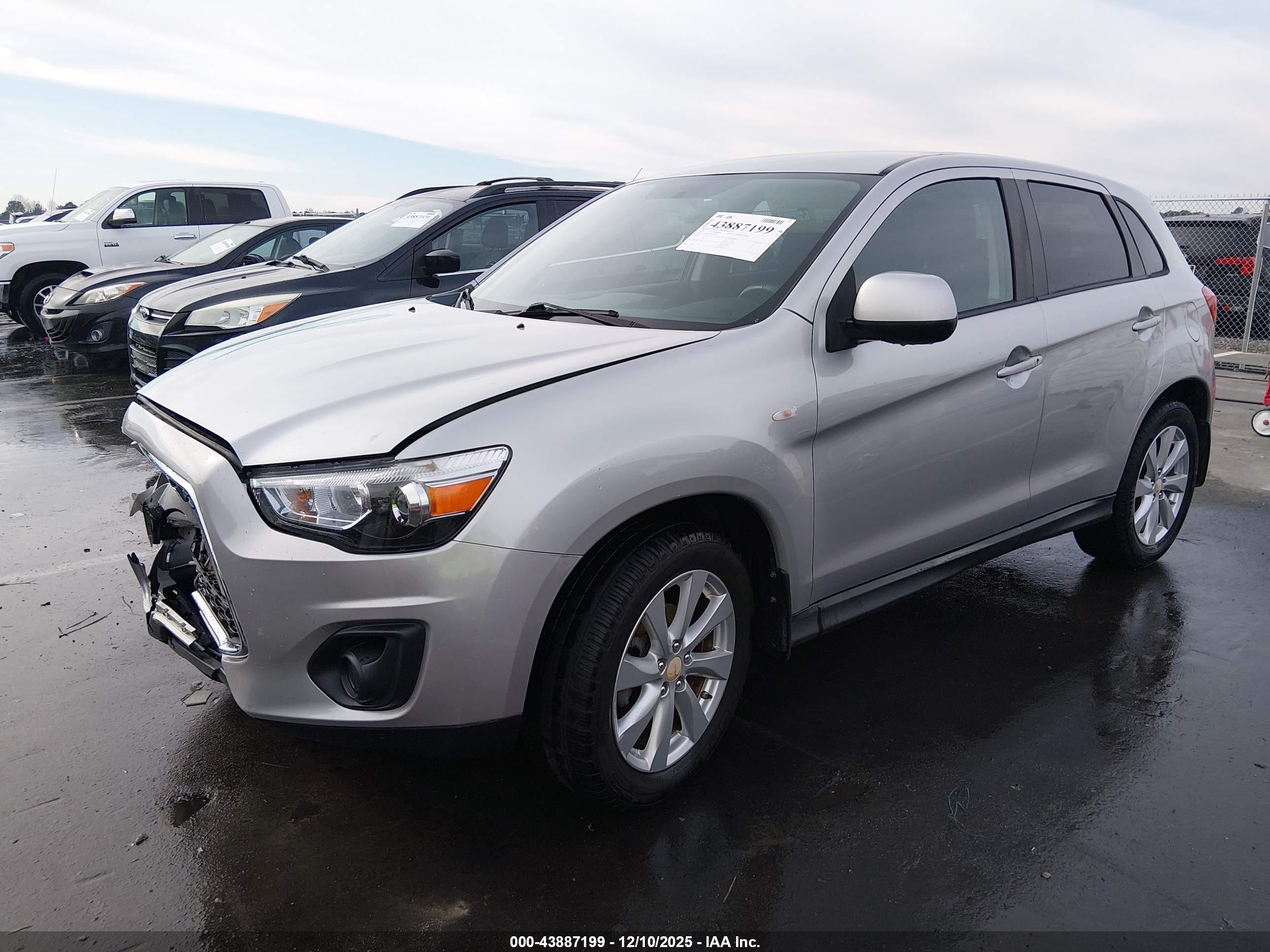 MITSUBISHI OUTLANDER image 2