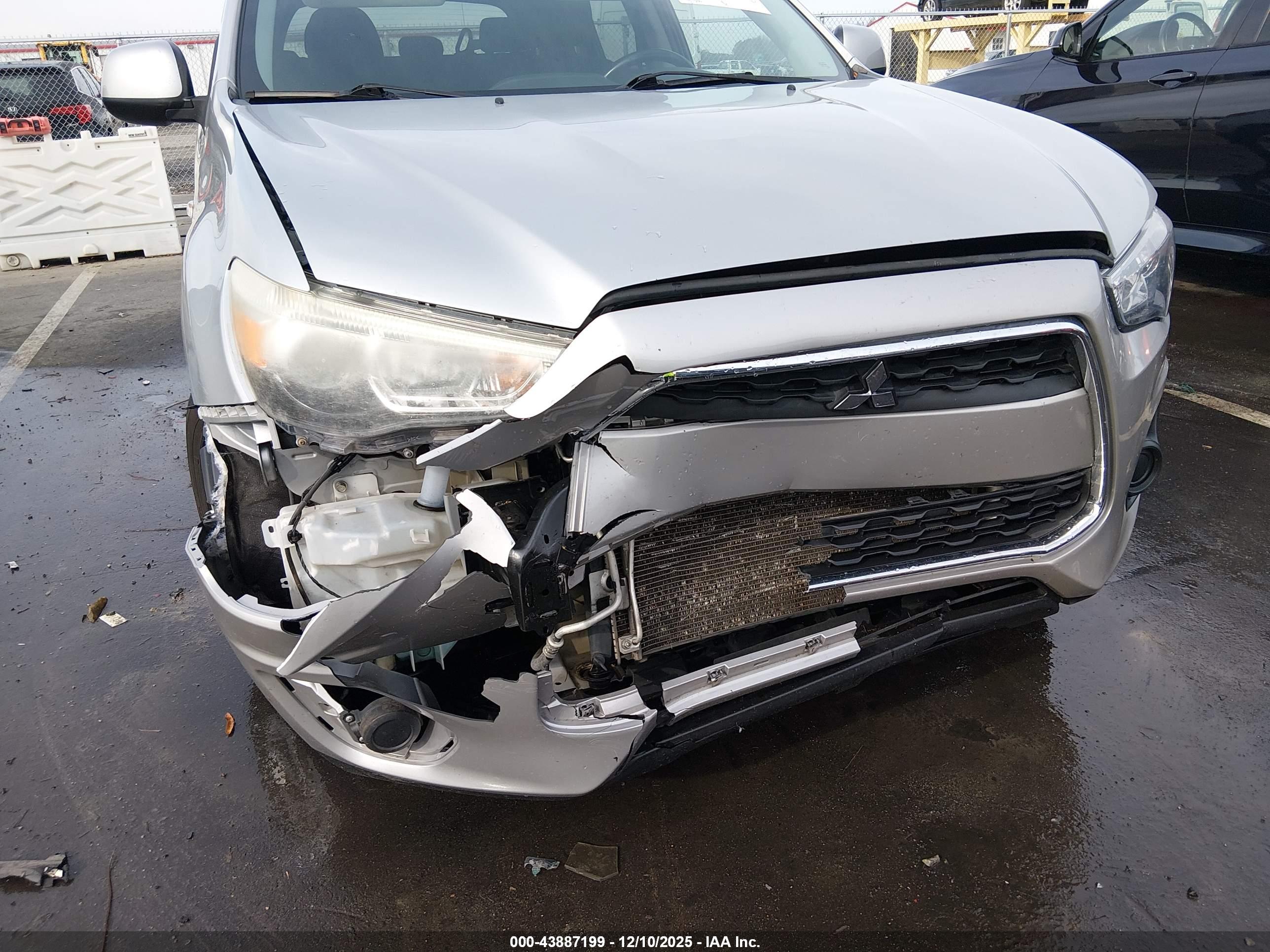 MITSUBISHI OUTLANDER image 6