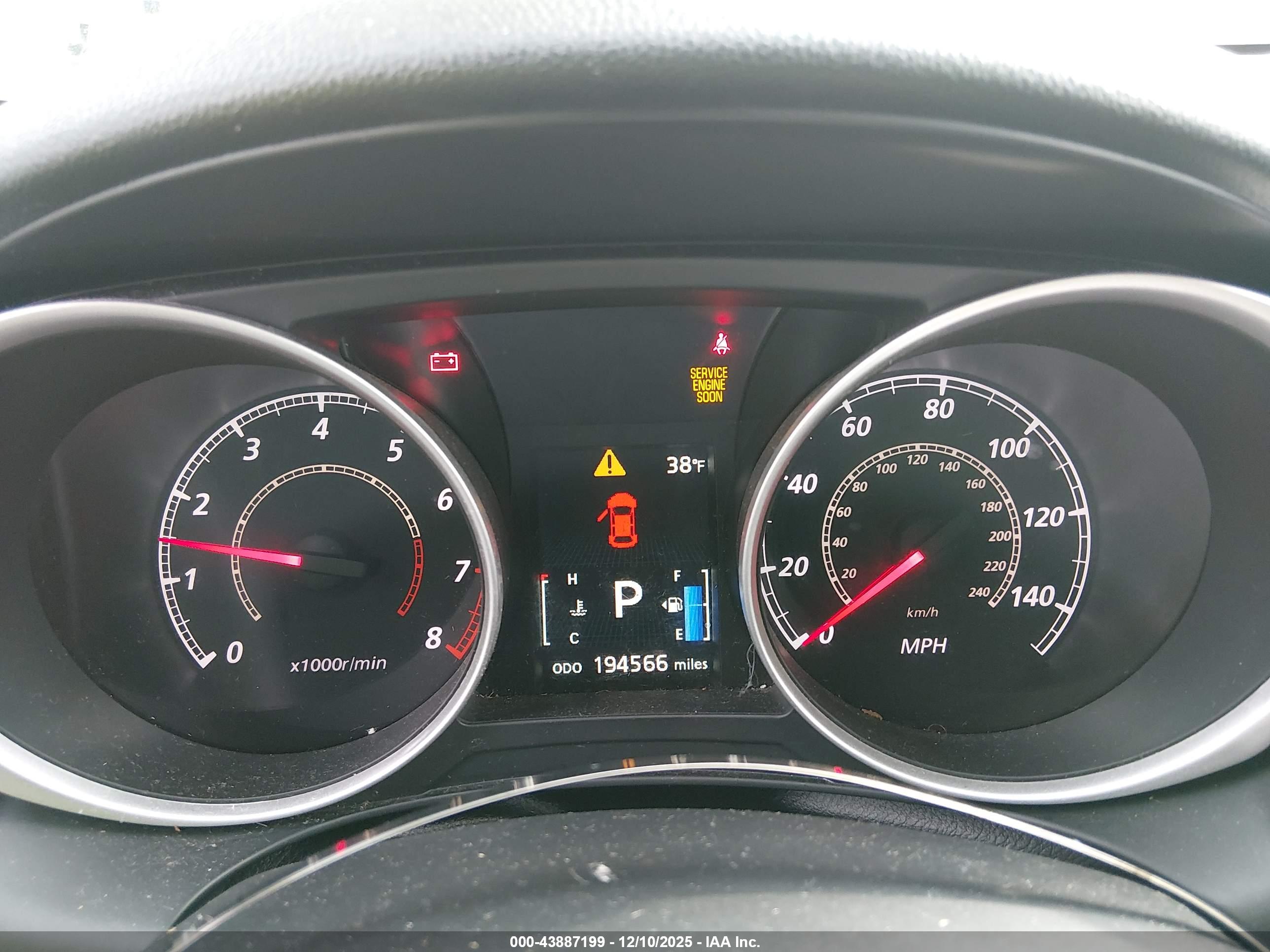 MITSUBISHI OUTLANDER image 7