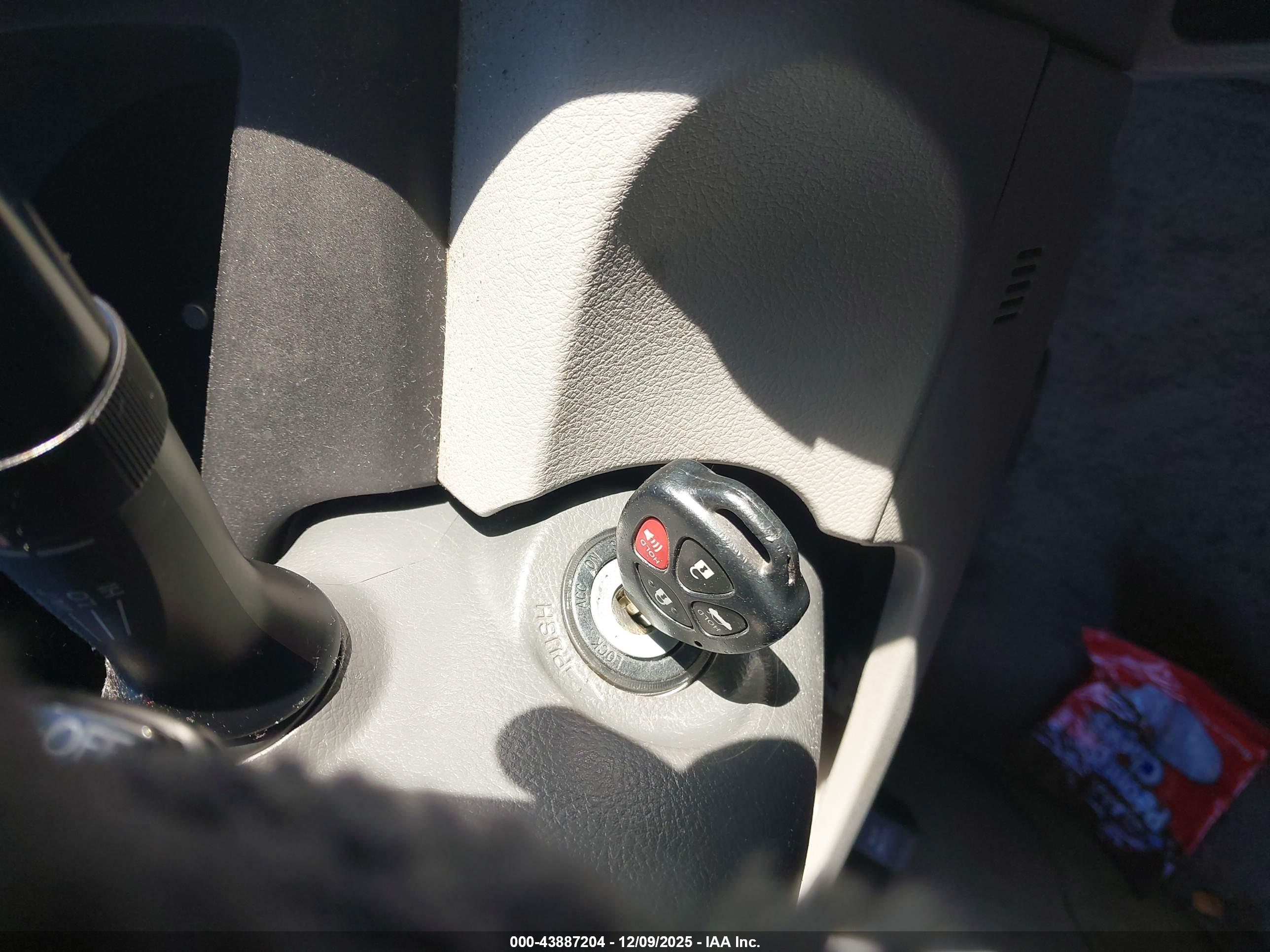 TOYOTA CAMRY image 11