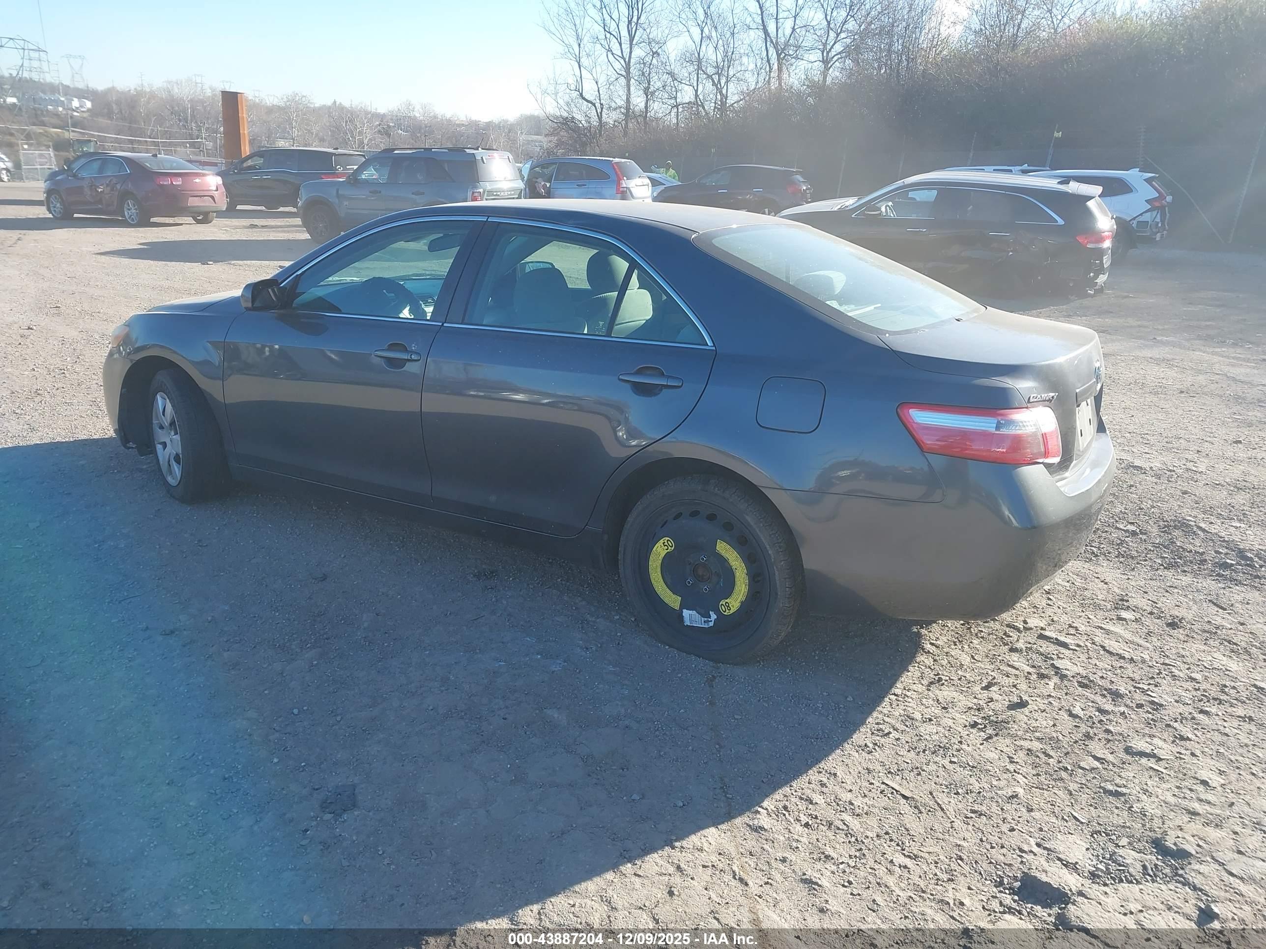 TOYOTA CAMRY image 3