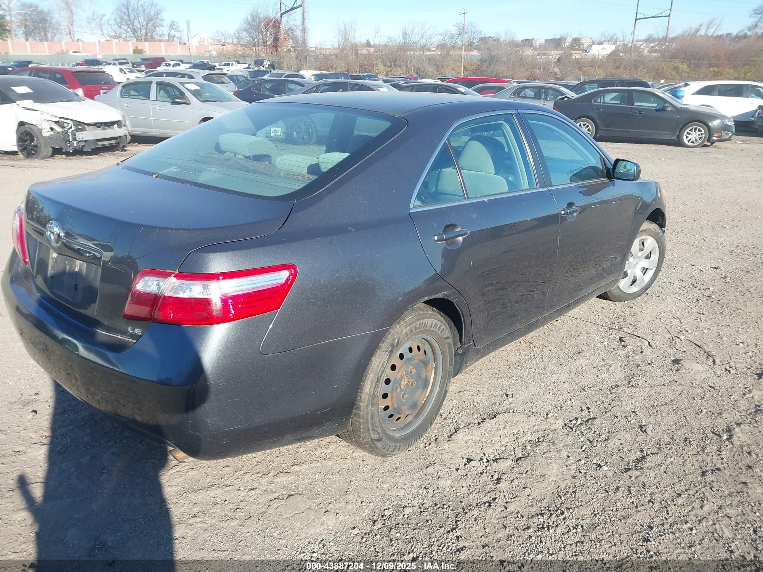 TOYOTA CAMRY image 4