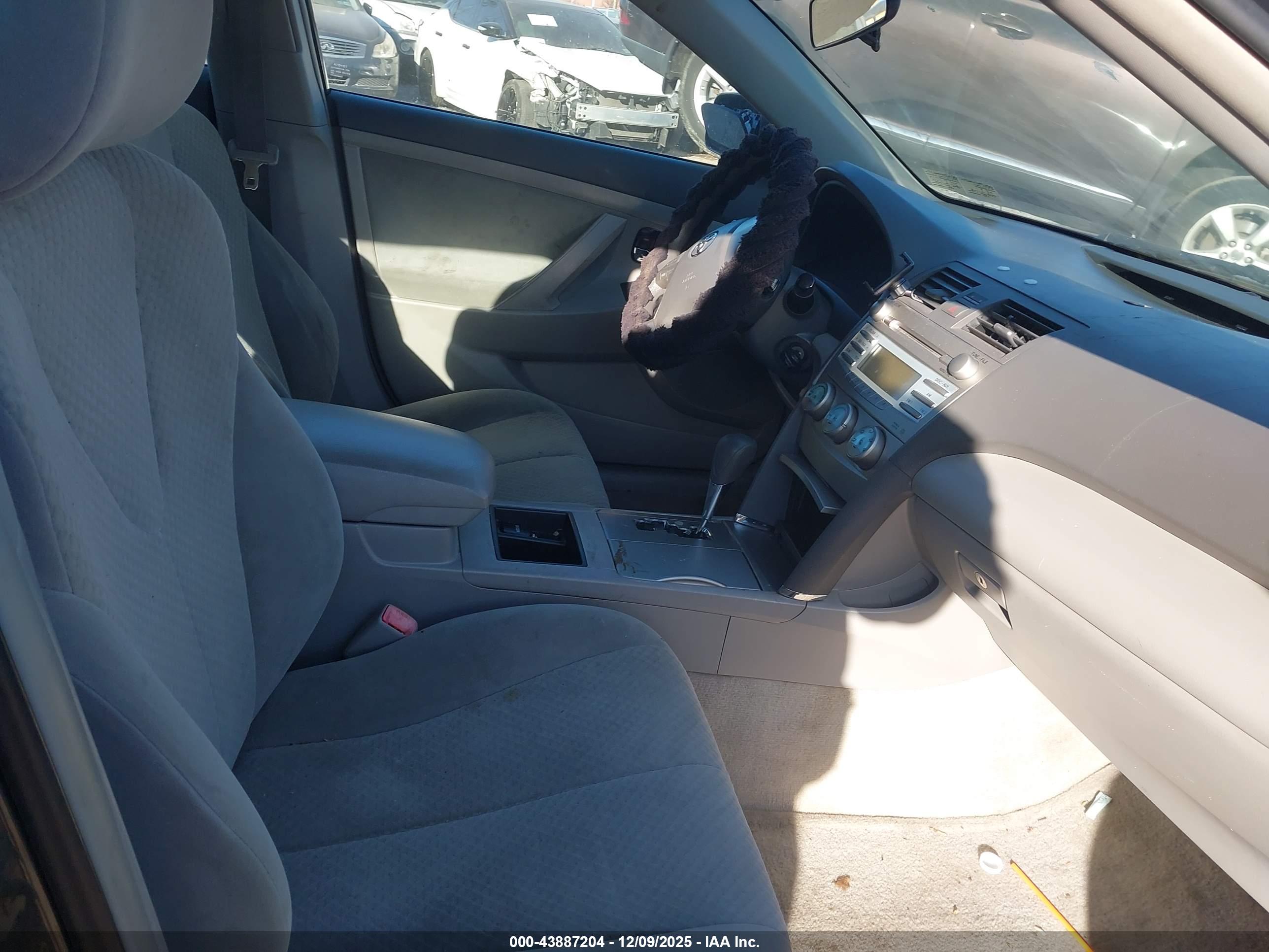 TOYOTA CAMRY image 5