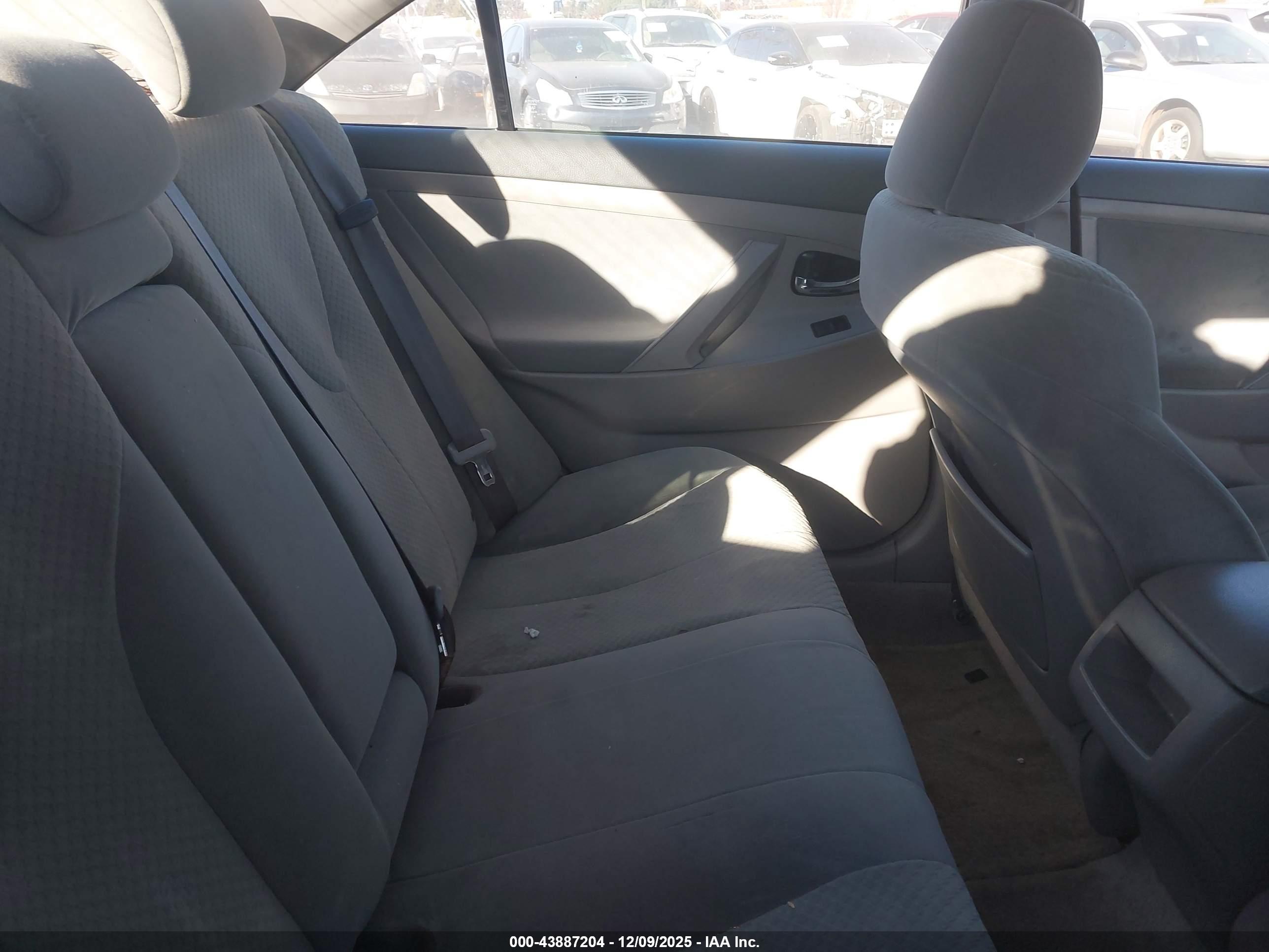 TOYOTA CAMRY image 8