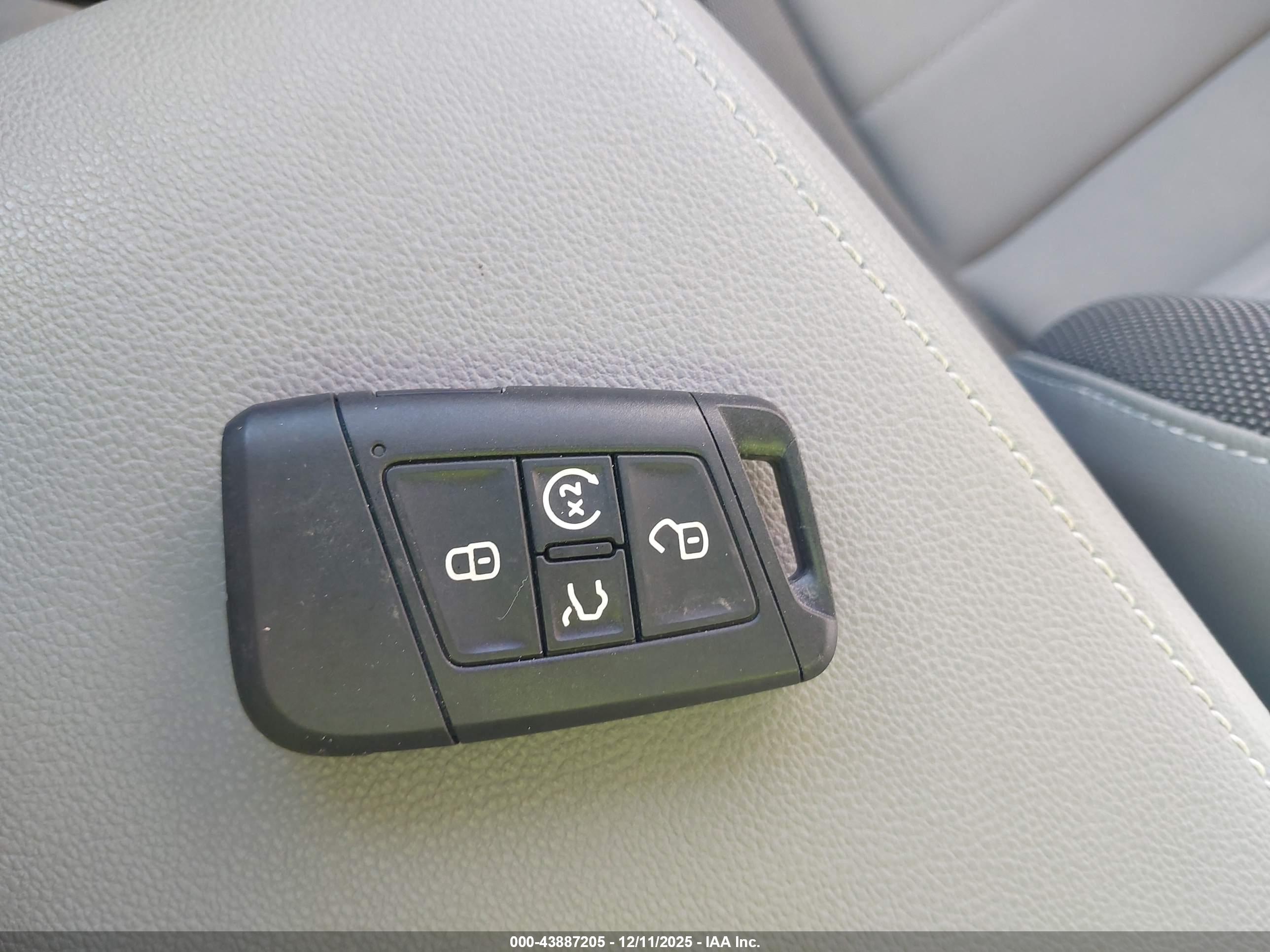 VOLKSWAGEN TAOS image 11