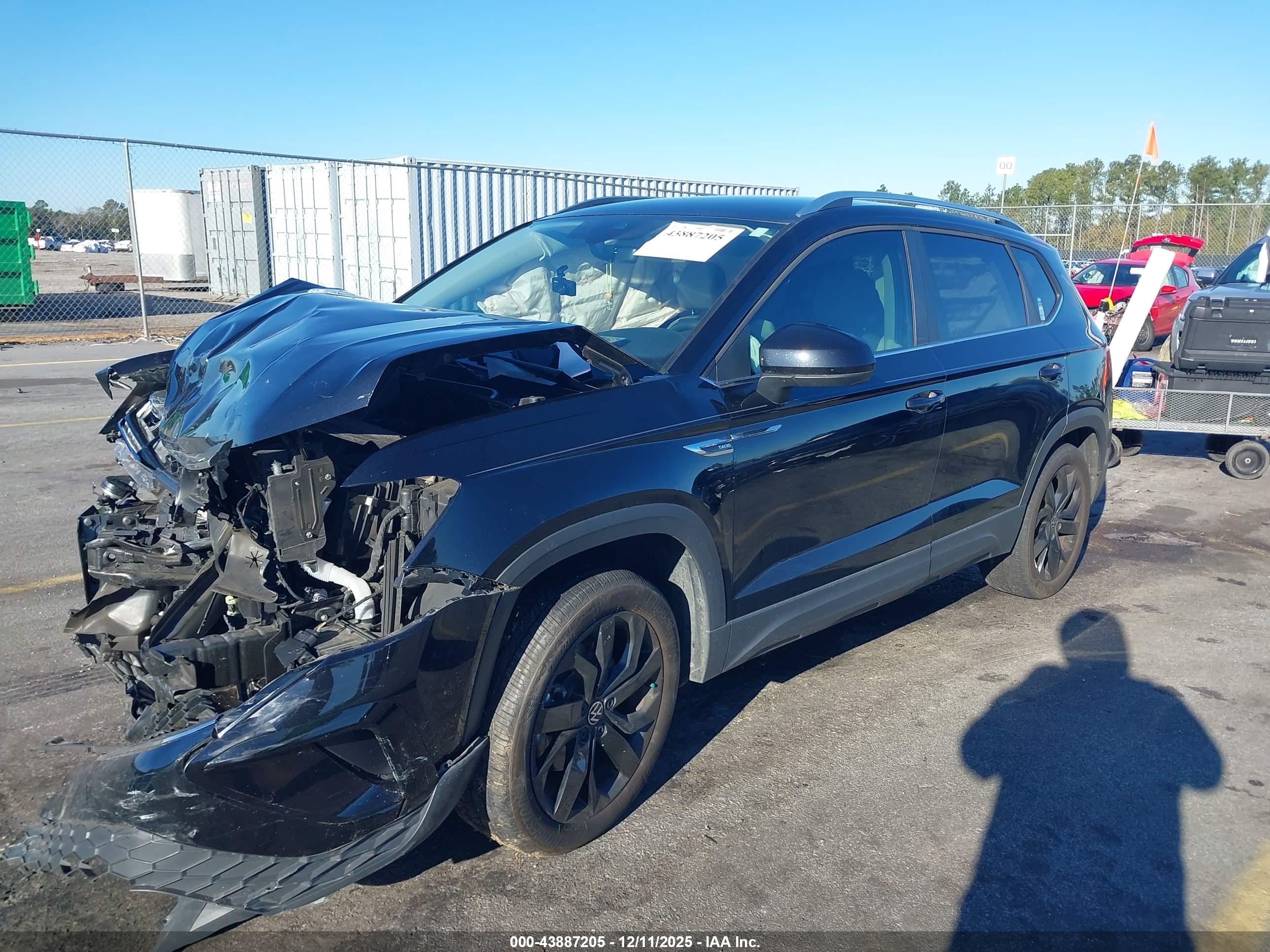 VOLKSWAGEN TAOS image 2