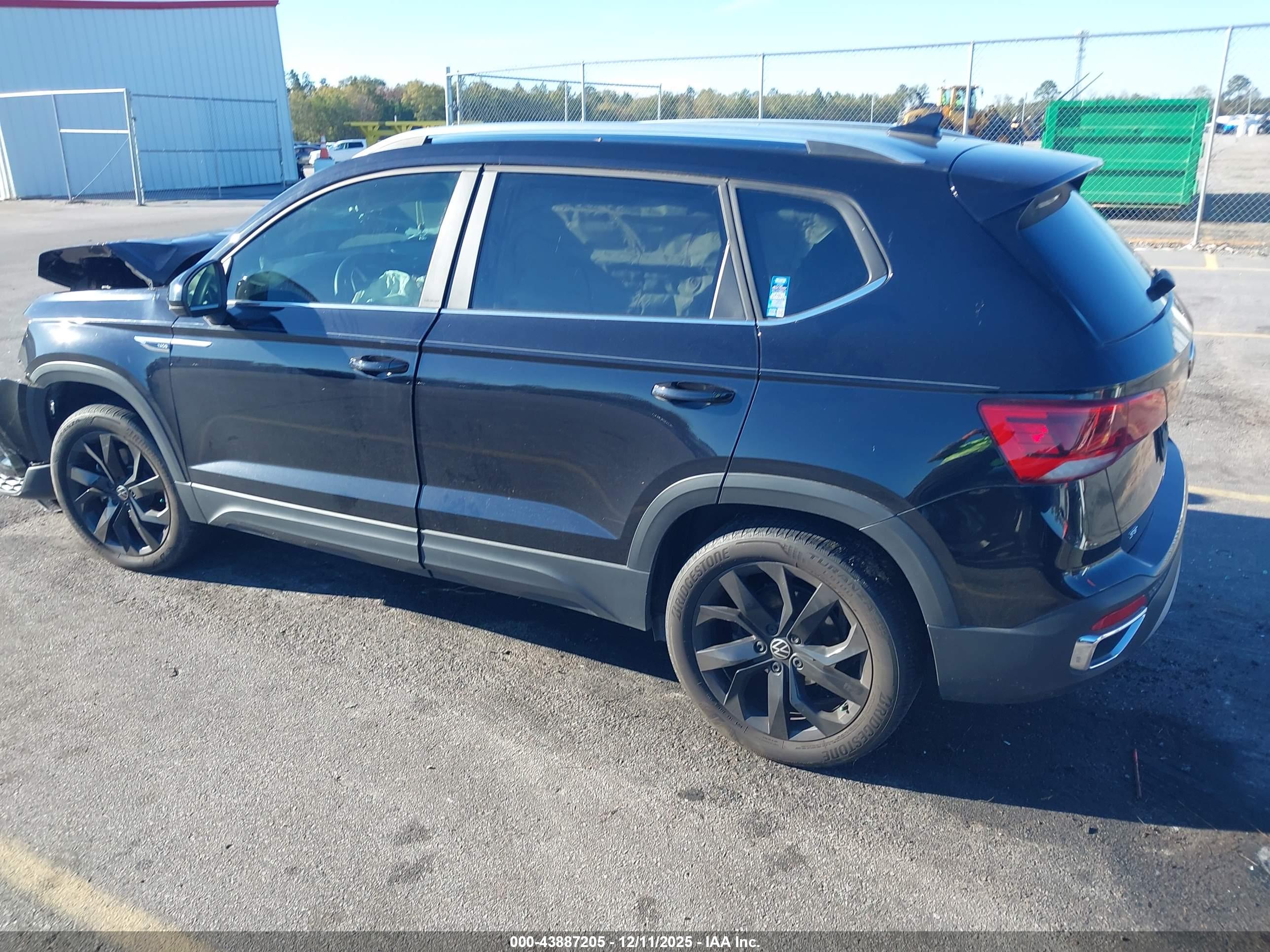 VOLKSWAGEN TAOS image 3