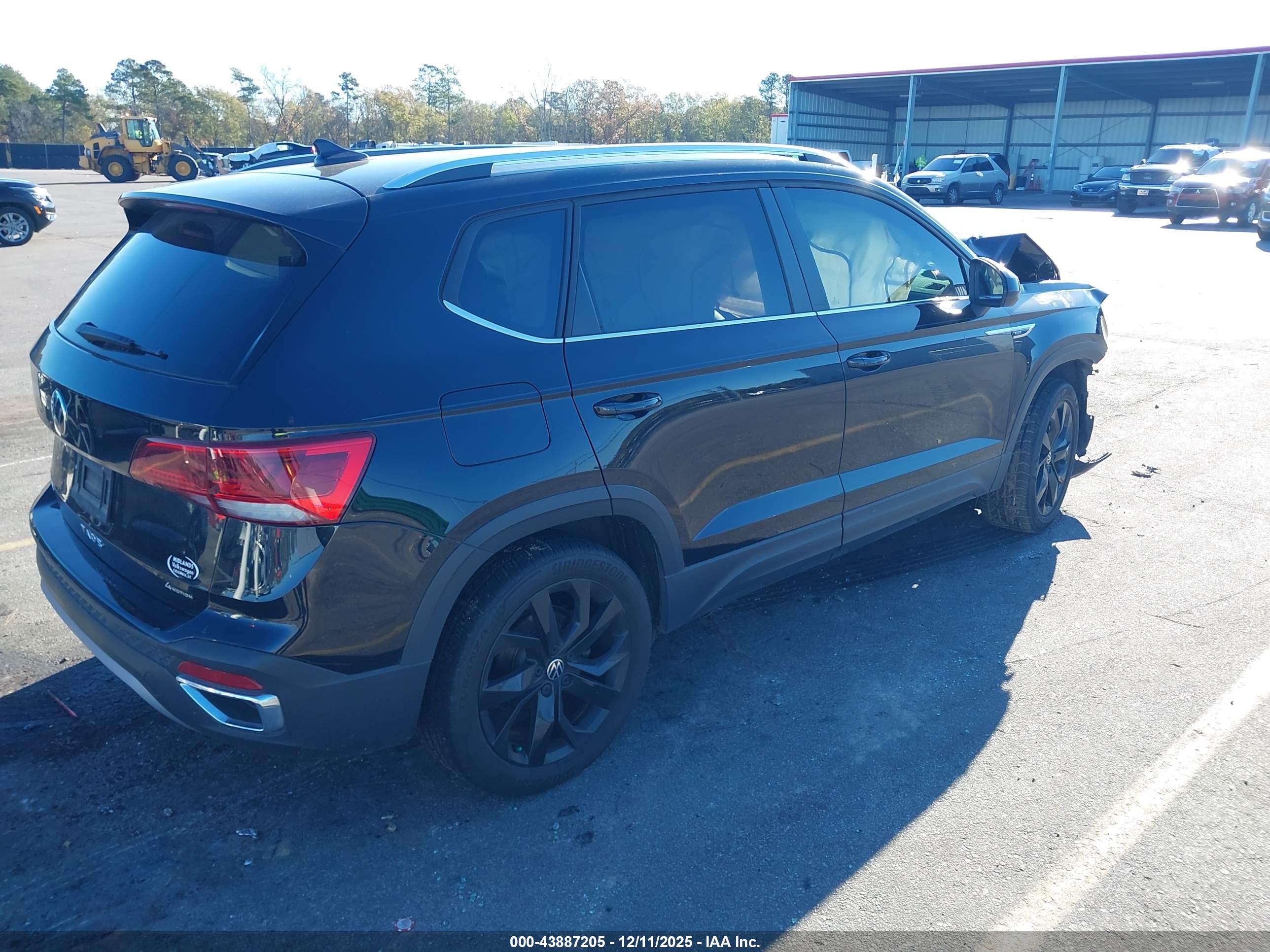 VOLKSWAGEN TAOS image 4
