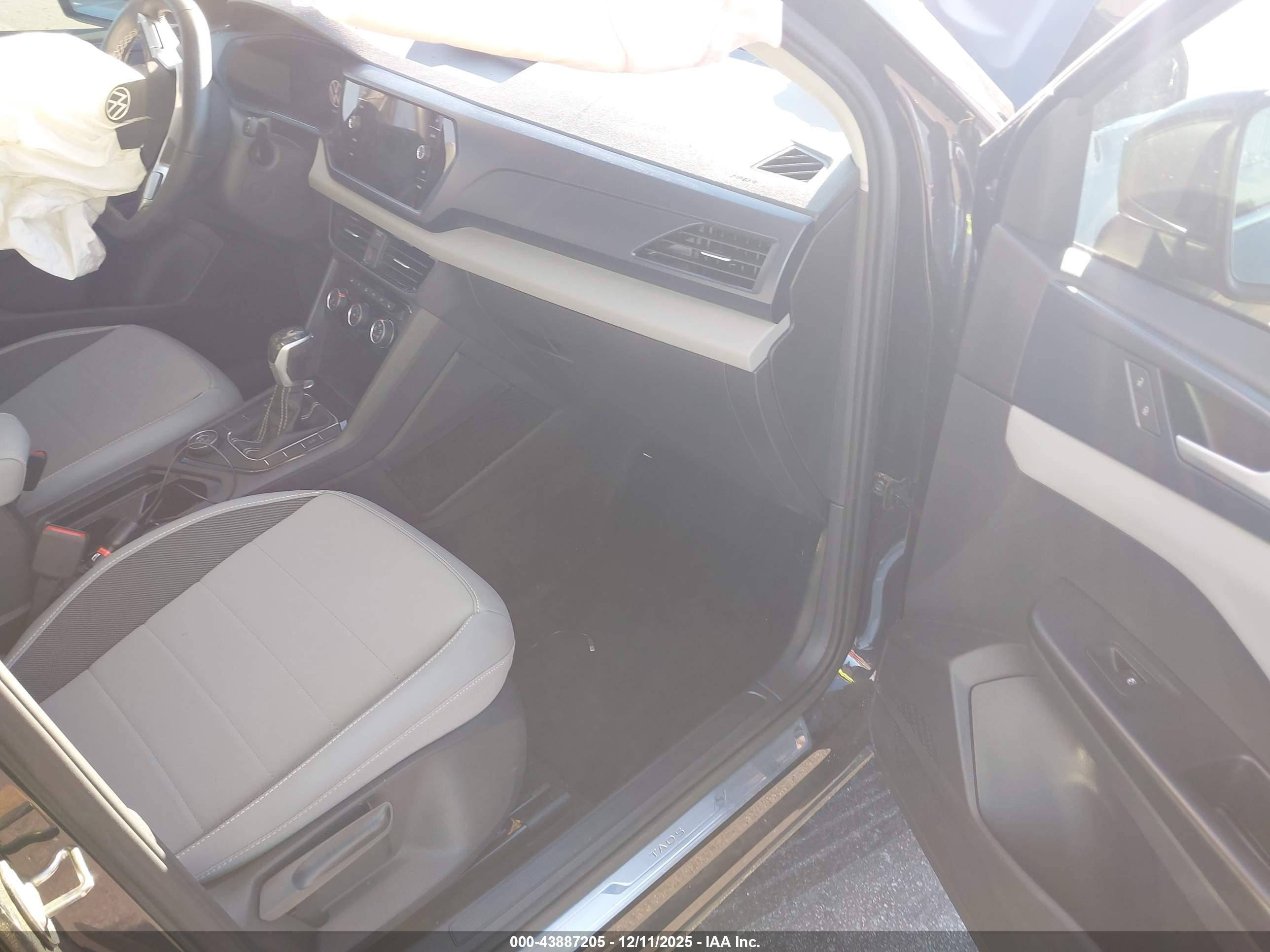 VOLKSWAGEN TAOS image 5