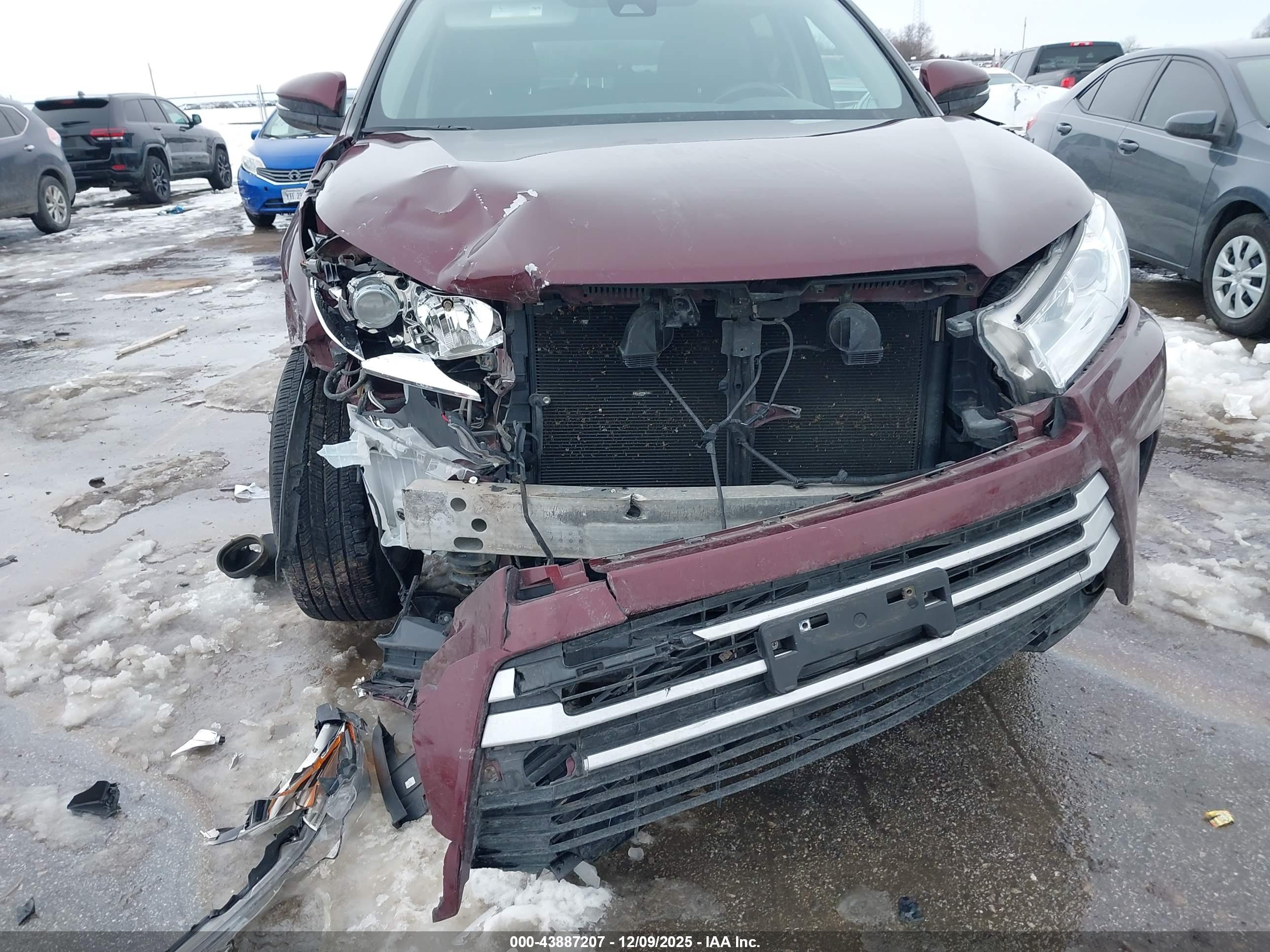 TOYOTA HIGHLANDER image 6
