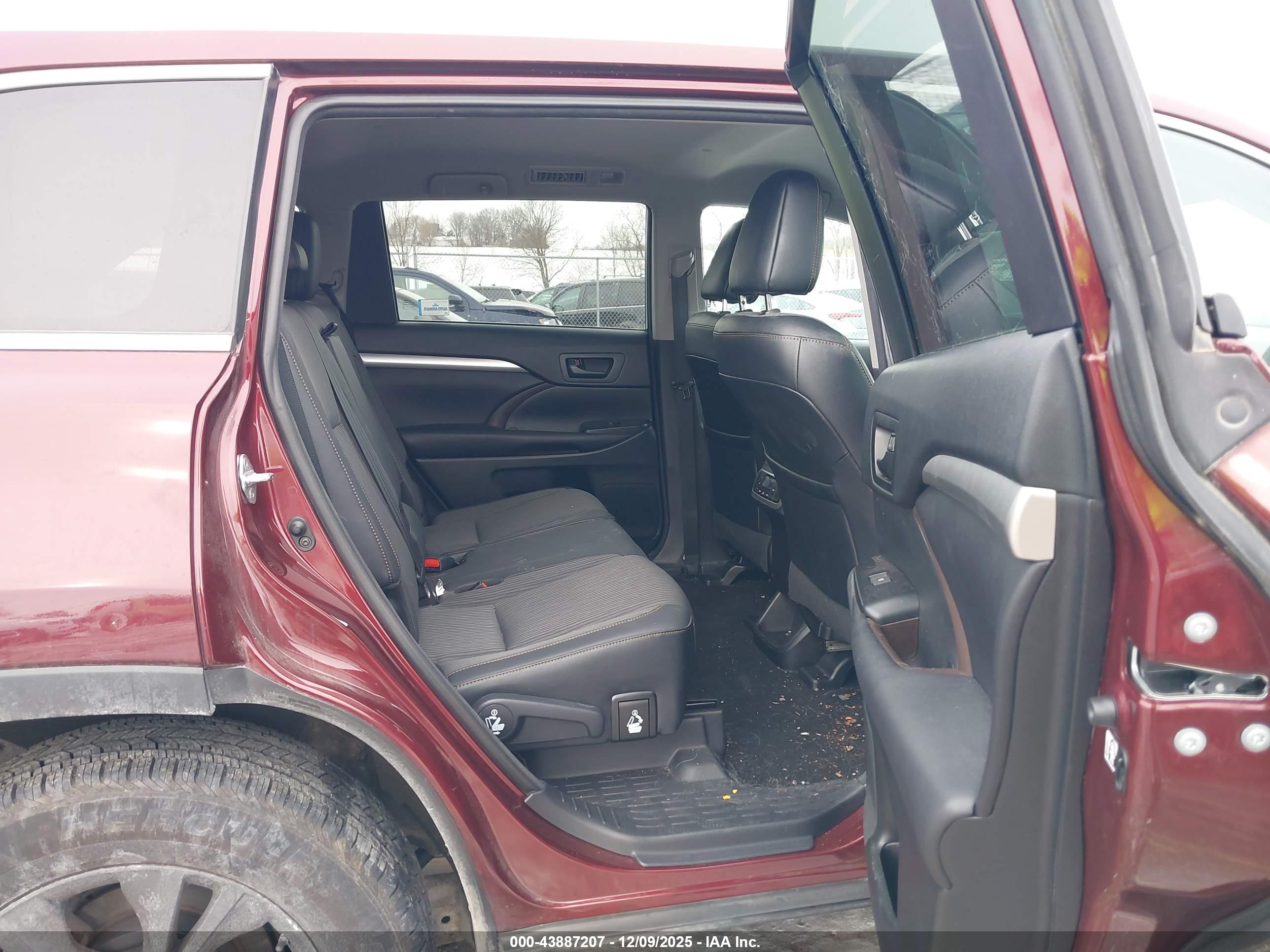 TOYOTA HIGHLANDER image 8