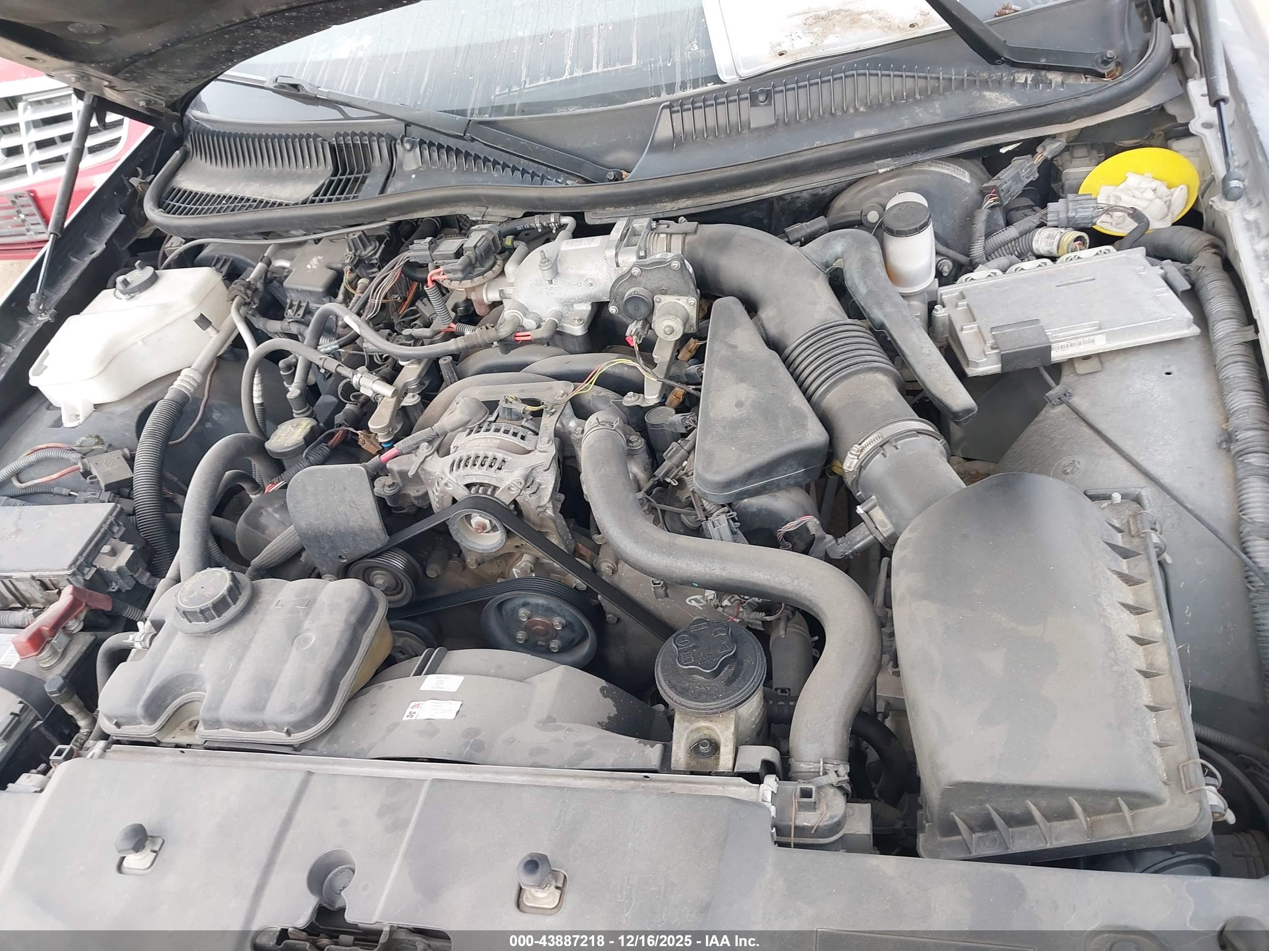 LINCOLN TOWN image 10
