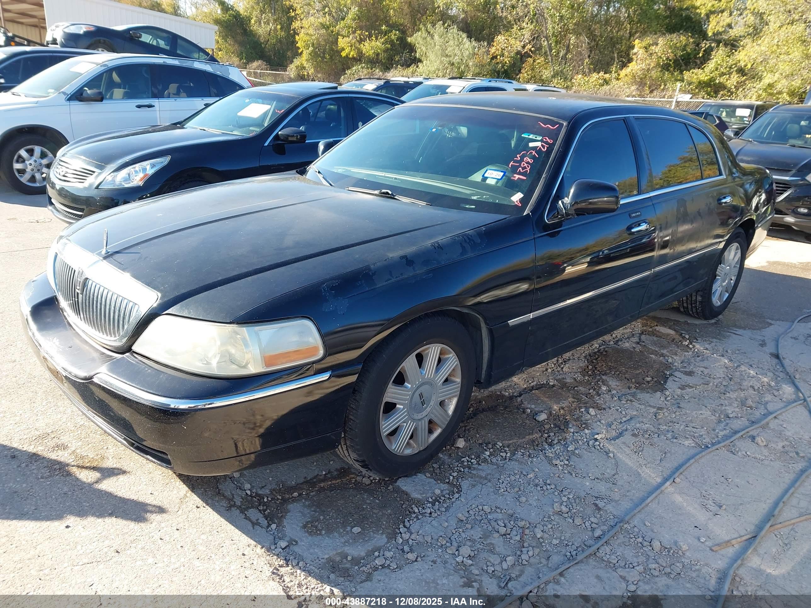 LINCOLN TOWN image 2