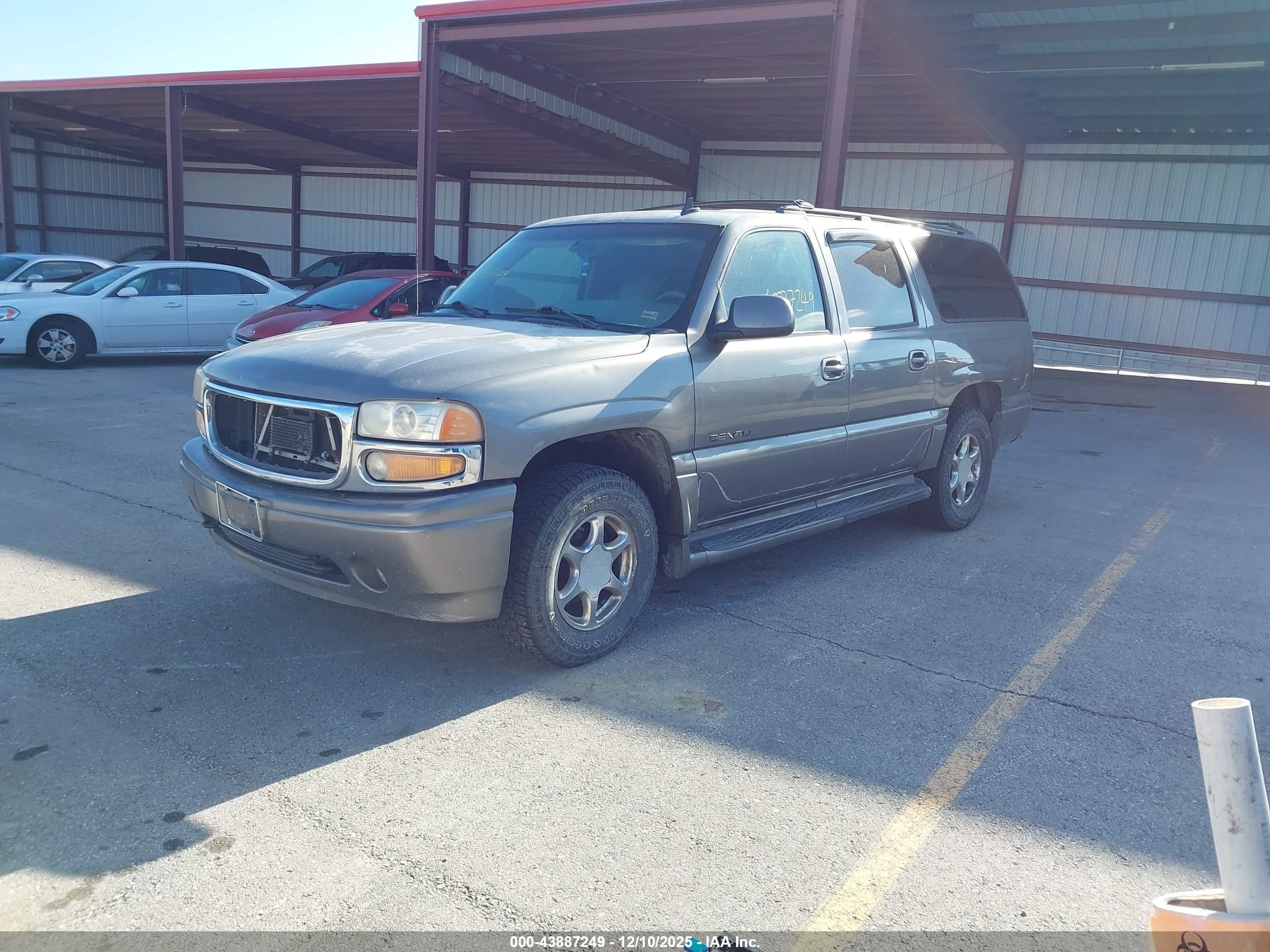 GMC YUKON image 2