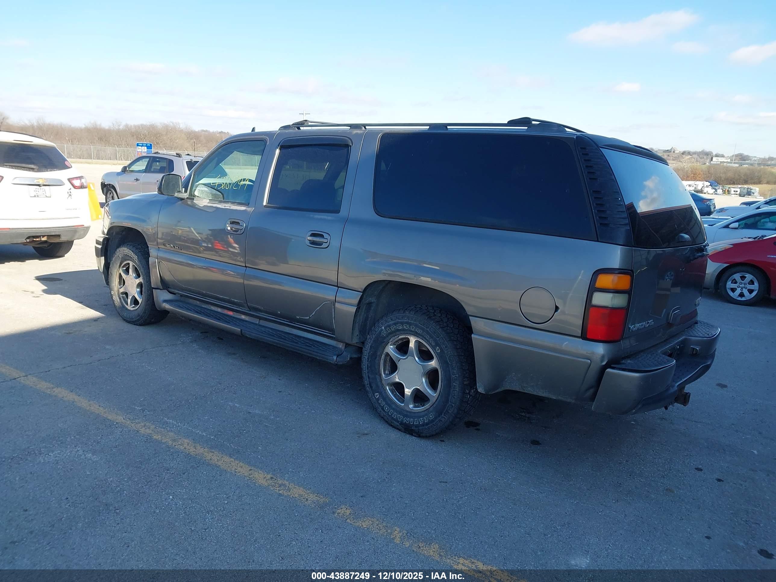 GMC YUKON image 3