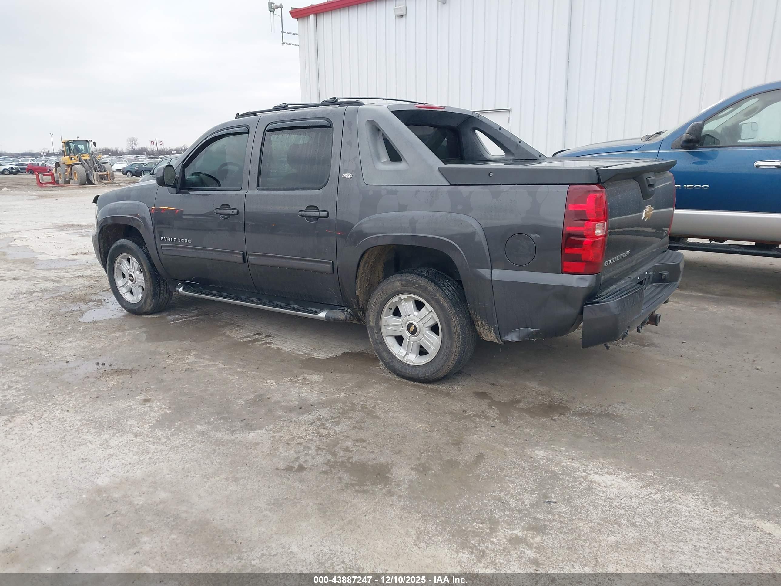 CHEVROLET AVALANCHE image 3