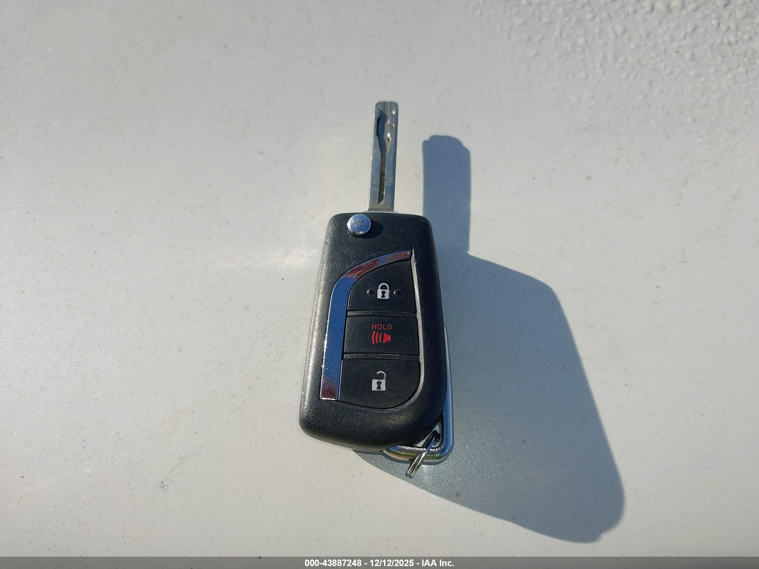 TOYOTA RAV4 image 11