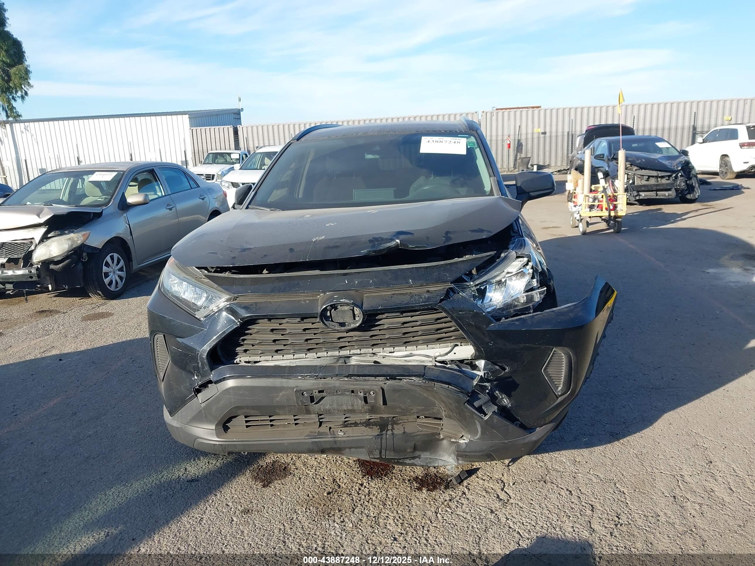 TOYOTA RAV4 image 6